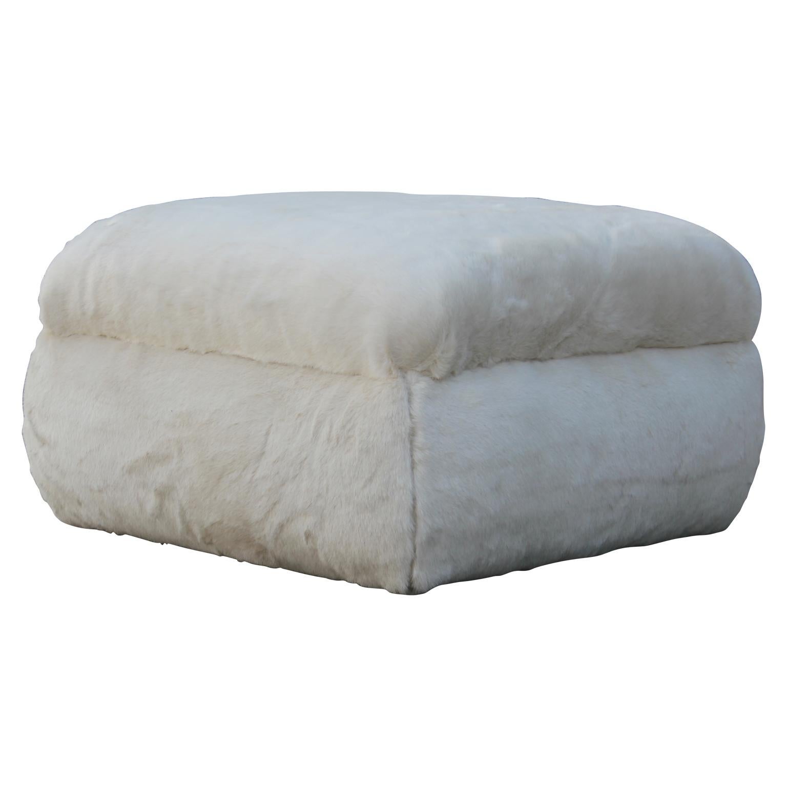 Modern Square Ottoman or Pouf in a Neutral or Cream Faux Fur In Excellent Condition In Houston, TX