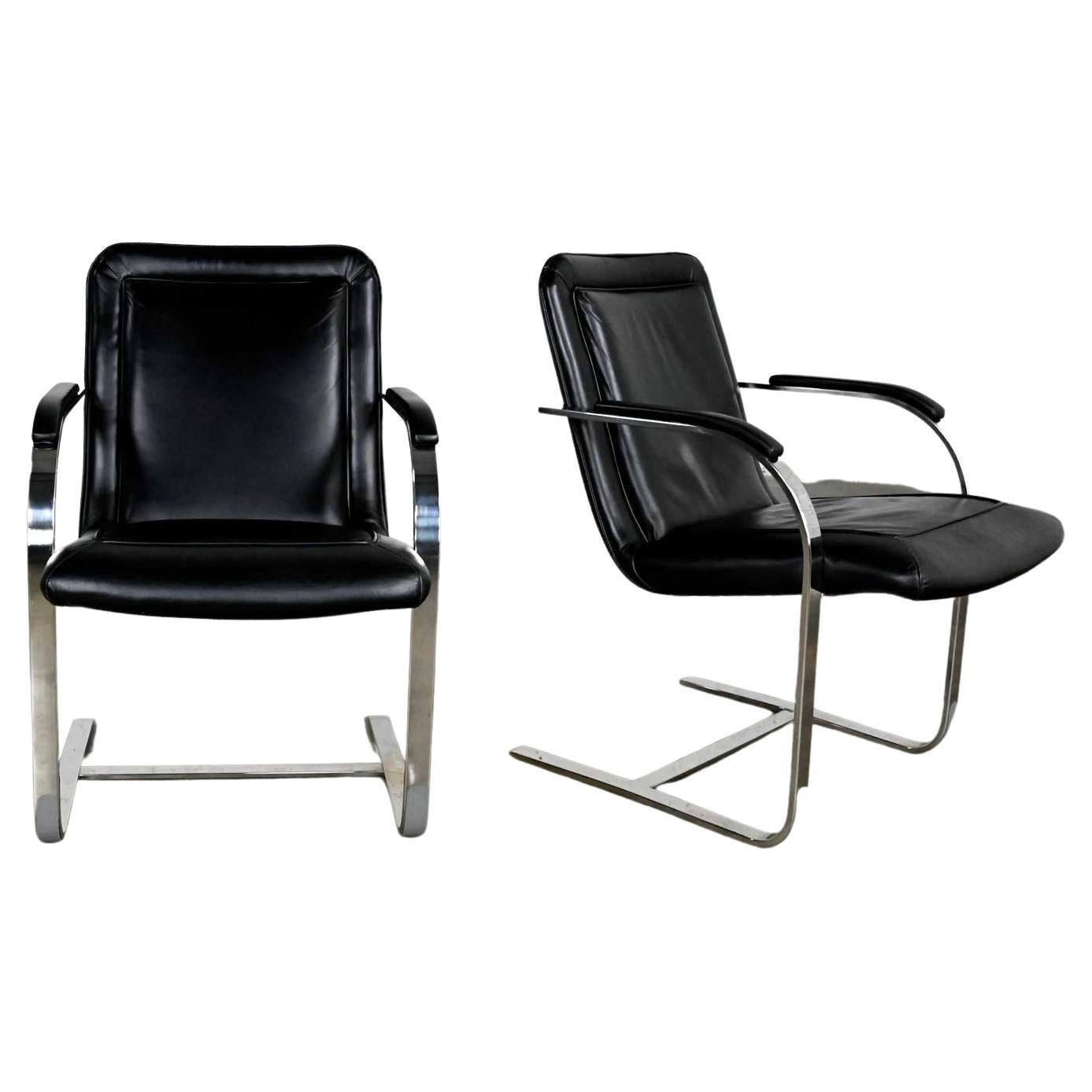 Chaises cantilever modernes St Timothy Chair tube rectangulaire chromé et cuir noir en vente