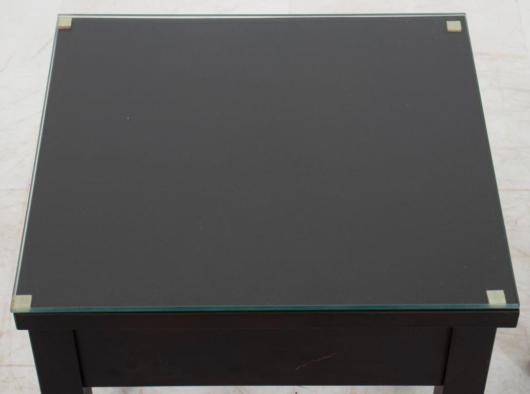 Tables d'appoint modernes en bouleau teinté, par paire en vente 3