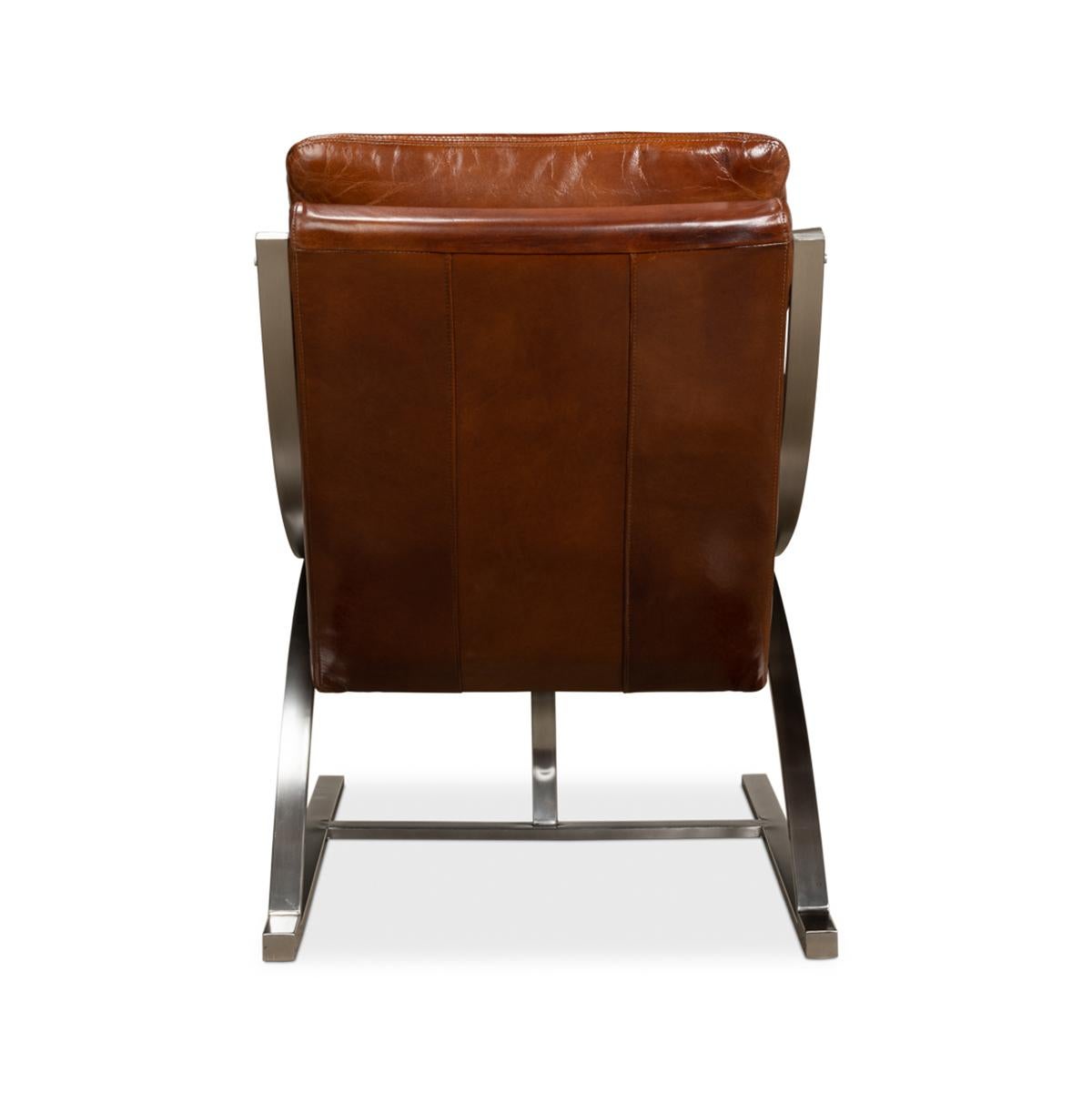 Asiatique Chaise moderne en acier inoxydable et cuir marron en vente