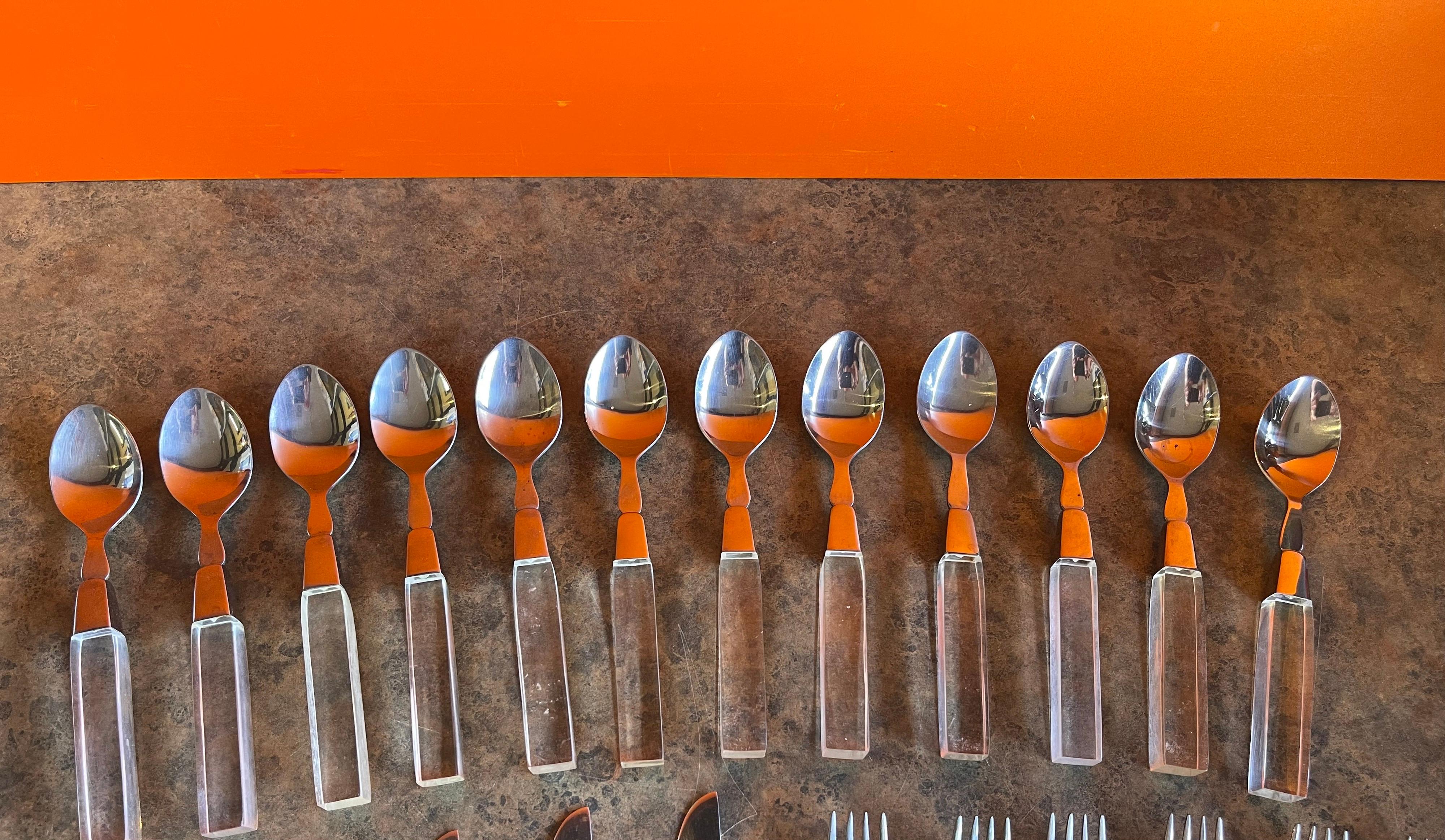 Ensemble de couverts modernes en acier inoxydable et plexiglas pour Seven Plus par Lifetime Cutlery en vente 1