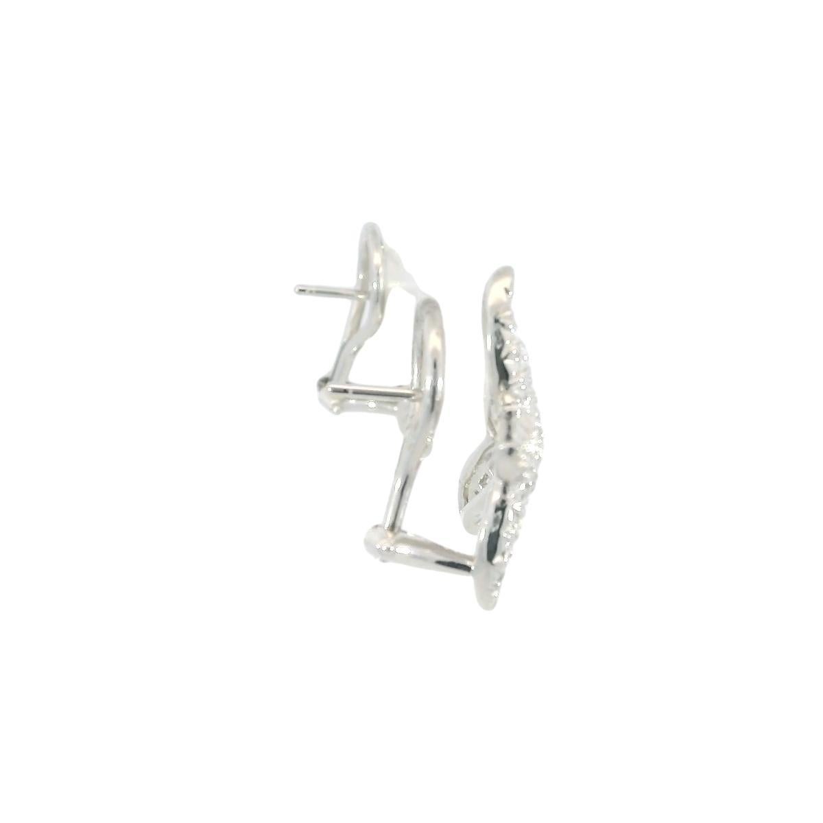 Orecchini moderni con diamanti a stella Omega Back Clip Ons in oro bianco 18K ~1.2ctw

Eleganza e fascino, questi orecchini a stella marina sono una testimonianza di eleganza e maestria. Realizzati in oro 18 carati liscio, presentano una splendida