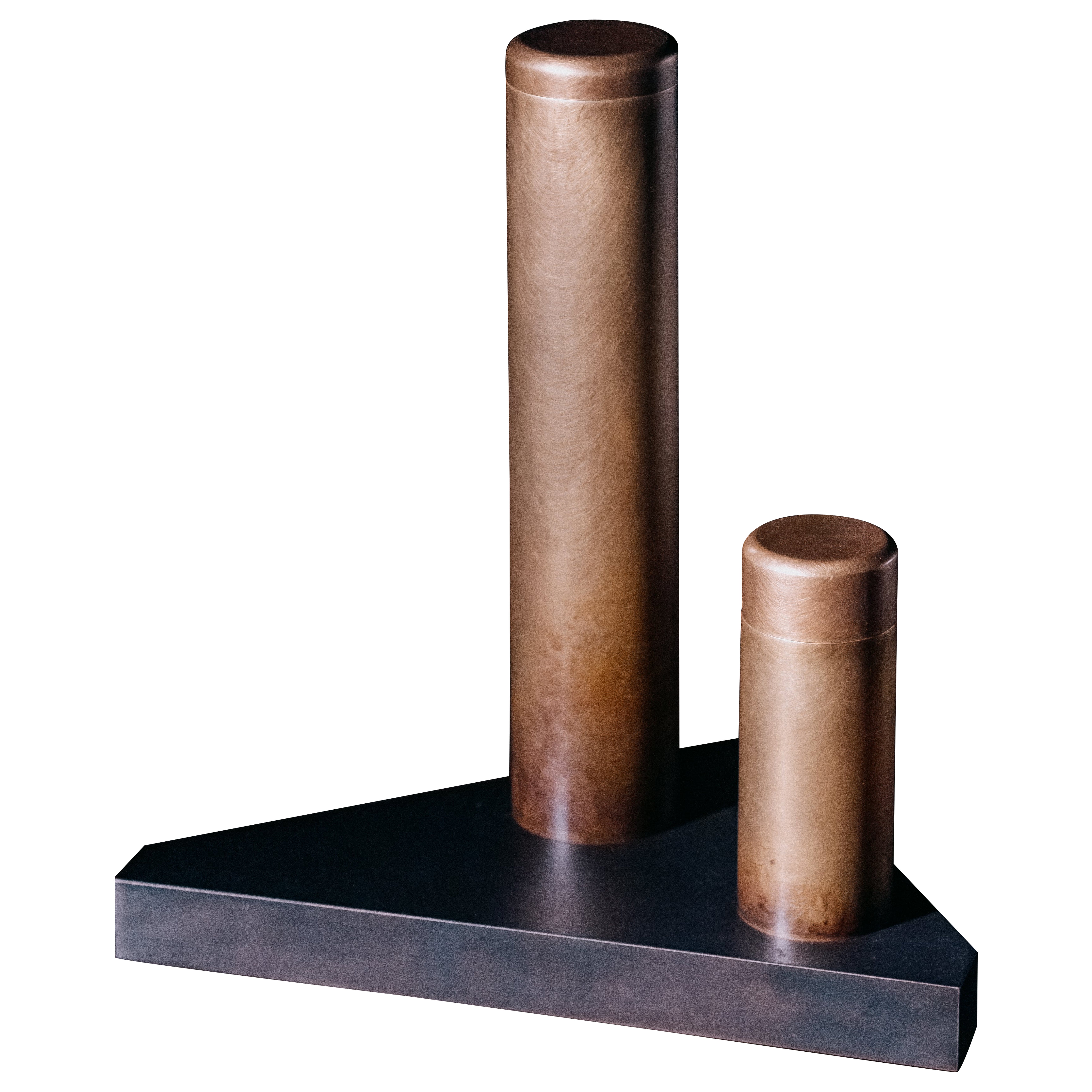 The Moderns Steele and Brass Vessel (Vase moderne en acier et laiton) en vente