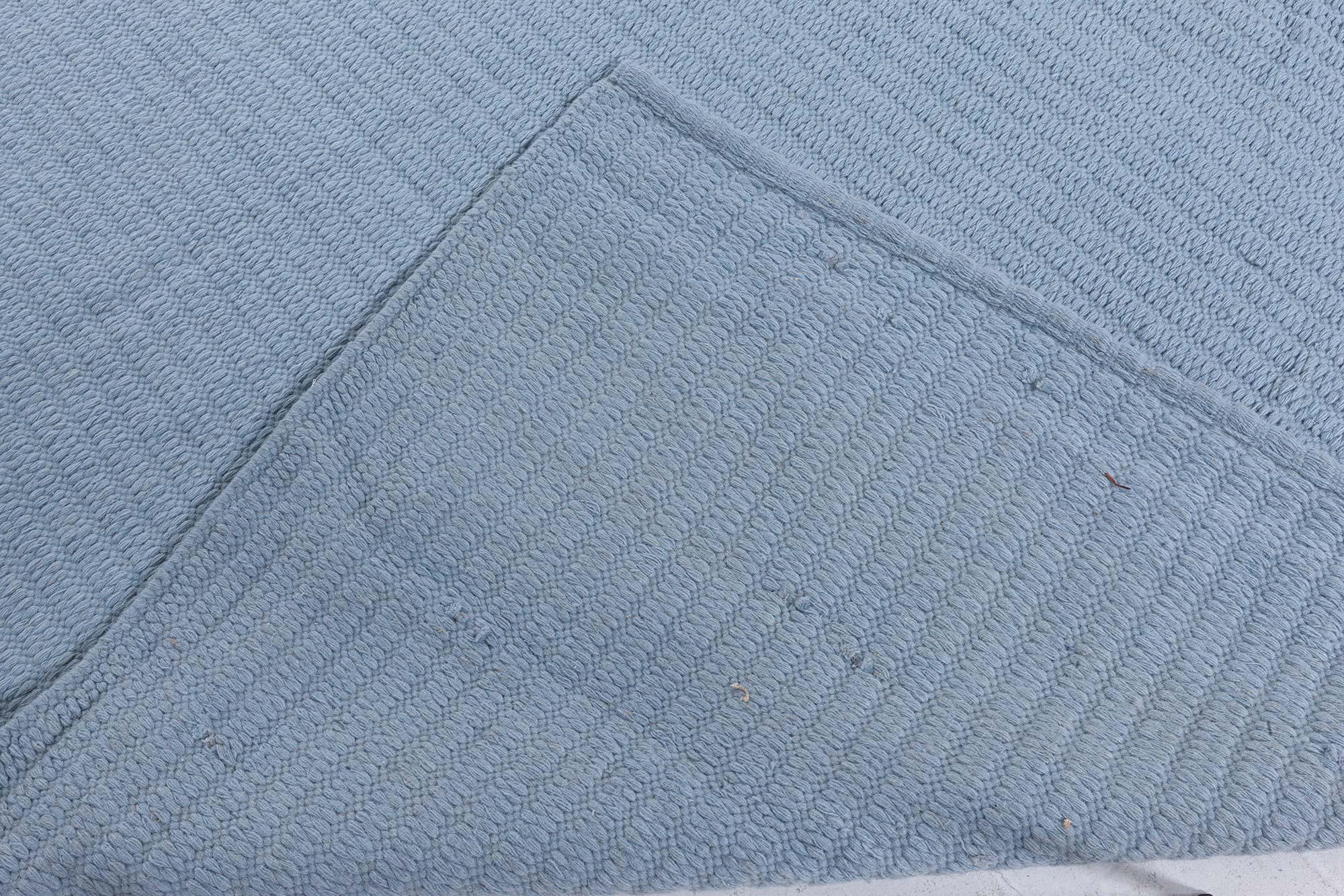 Moderner Stahlblauer Flachgewebe-Wollteppich  (Wolle) im Angebot