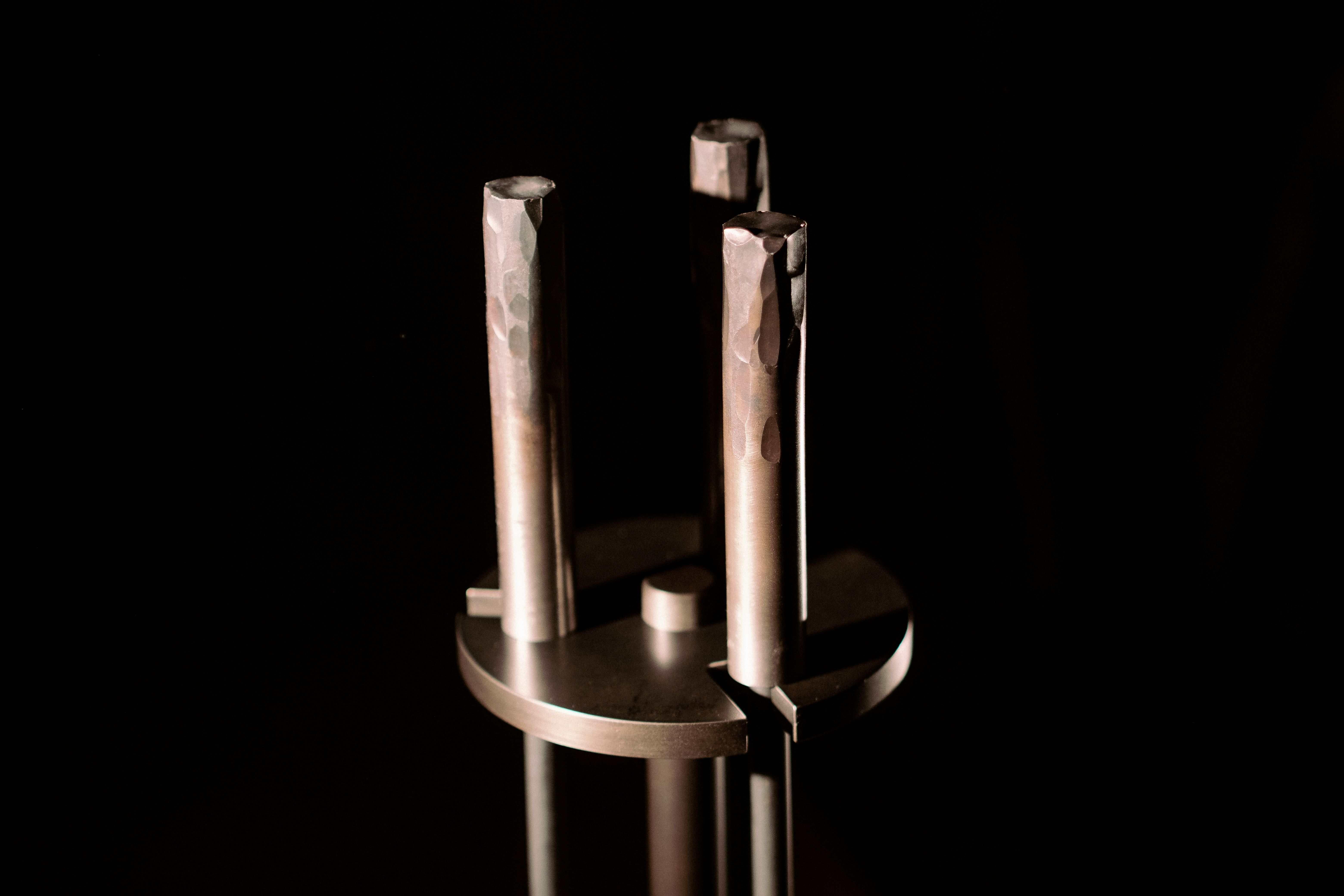 Postmoderno Set di utensili per caminetto in acciaio moderno in vendita