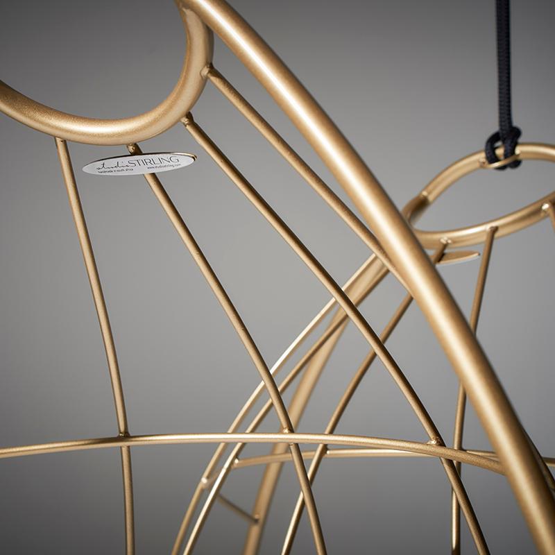 Silla moderna huevo de acero dorado para interior o exterior Acero en venta