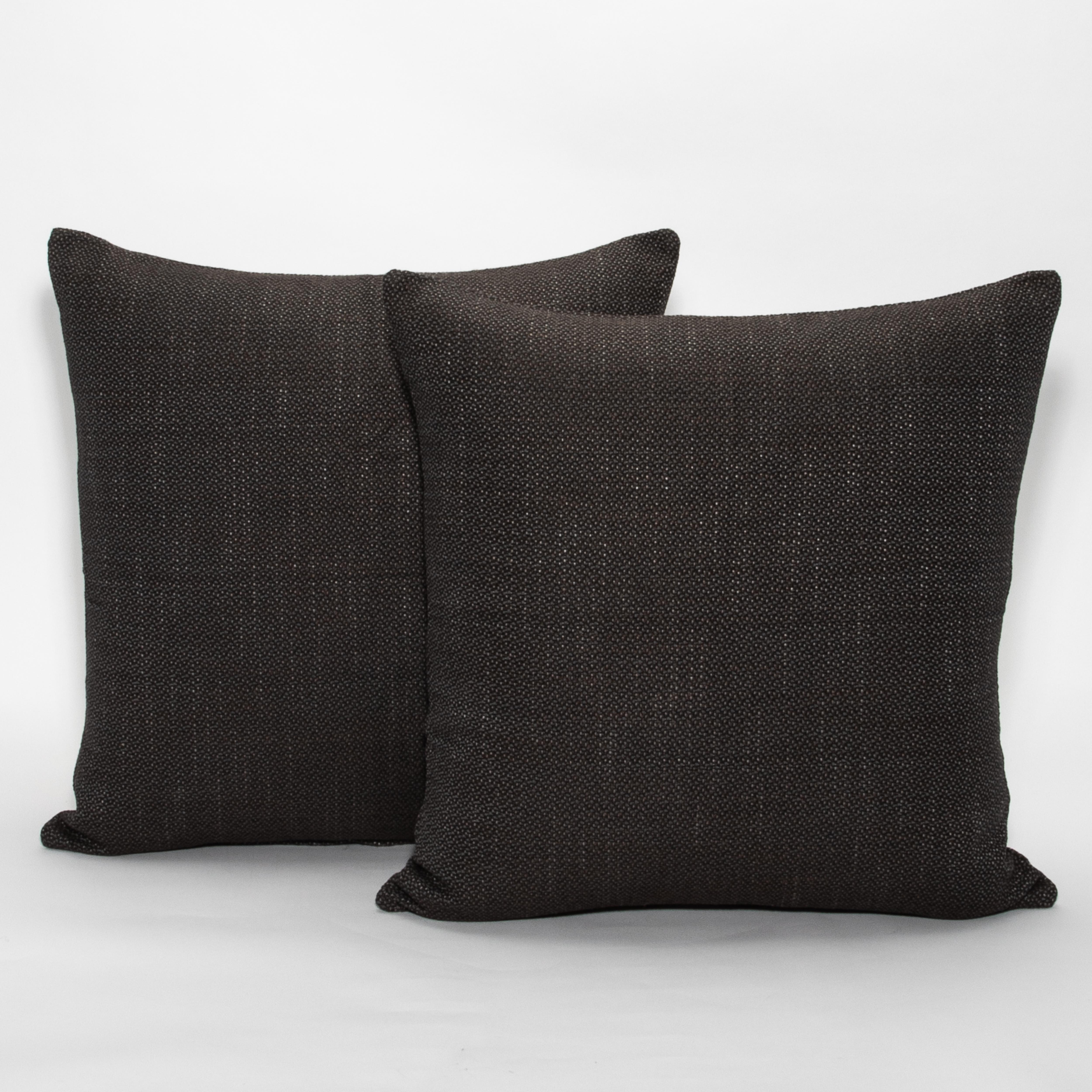 Fait main Coussin décoratif gris acier moderne de MOGUL en vente
