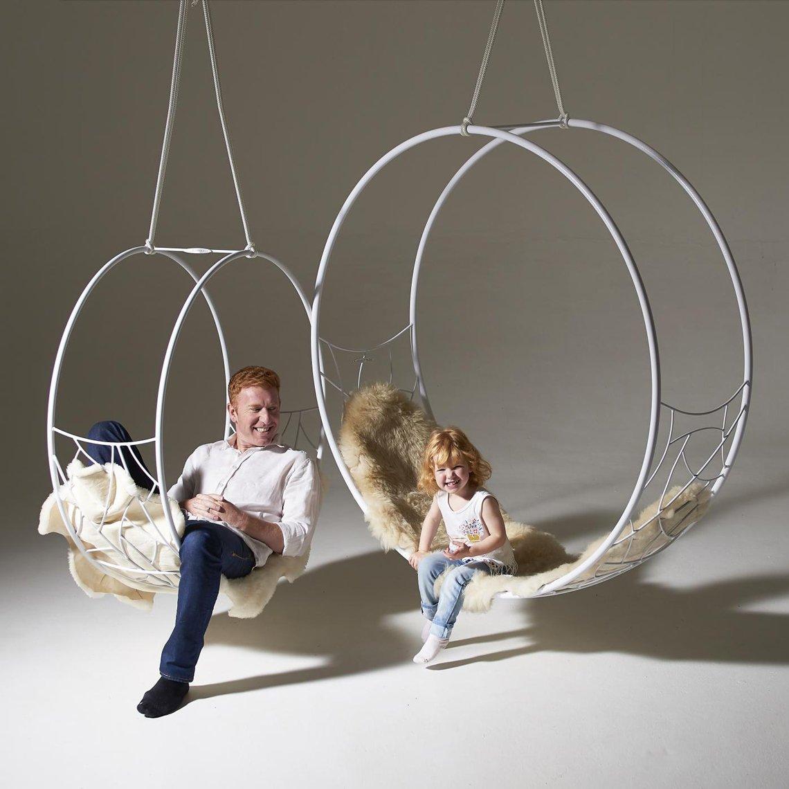 Silla colgante con ruedas moderna en venta 4
