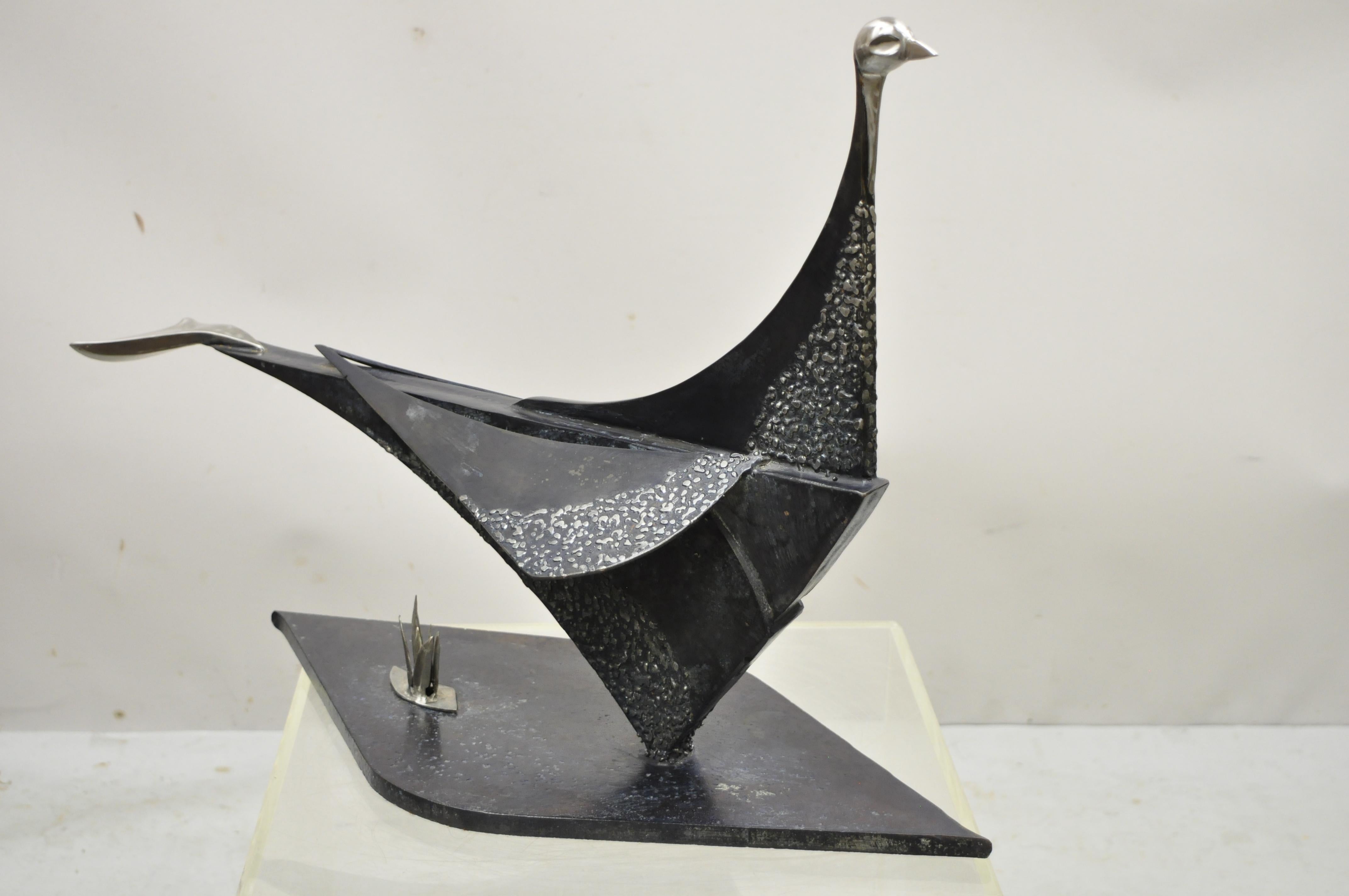 Mid-Century Modern Grande sculpture d'oiseau brutaliste moderne en métal et acier, artiste métallique en vente