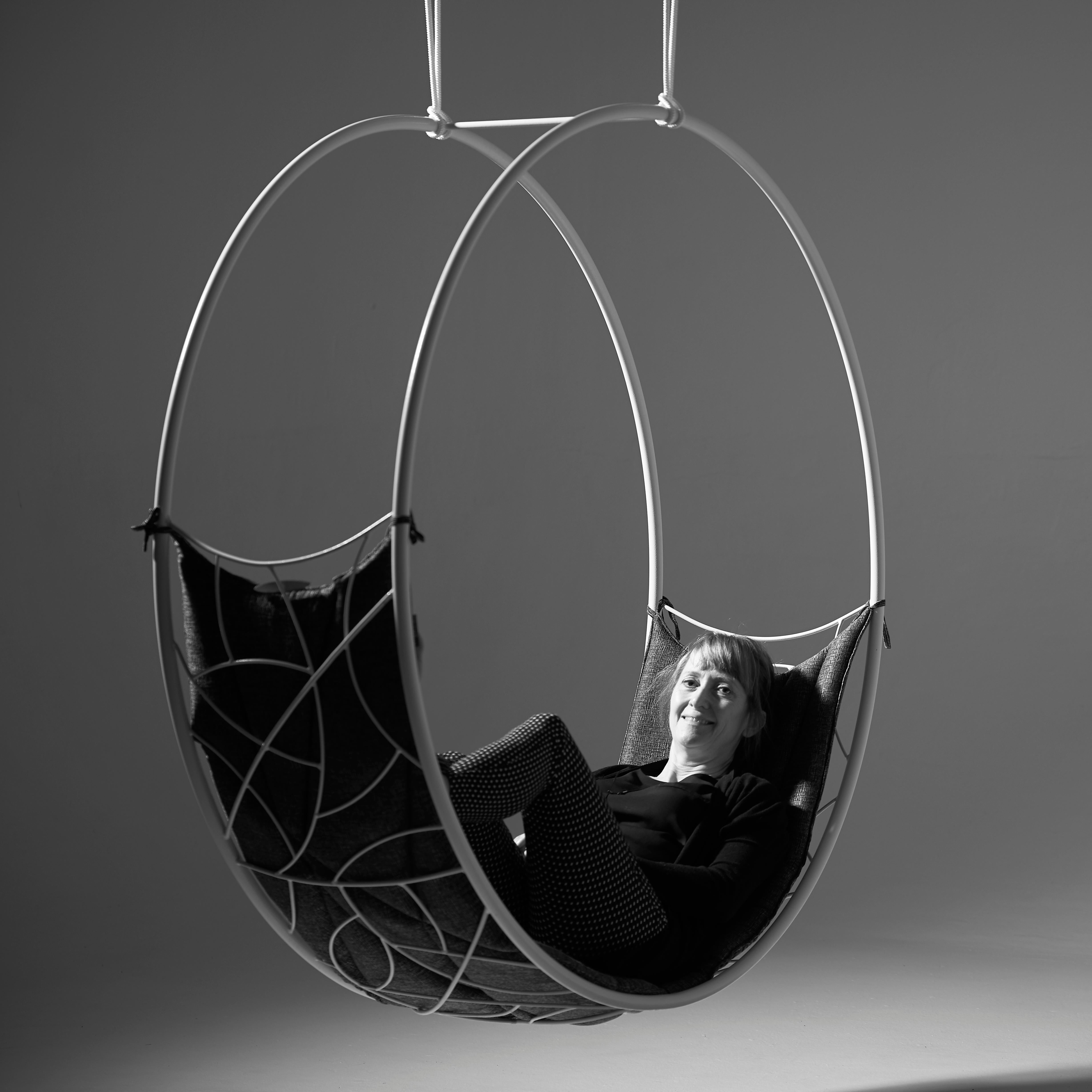 The Moderns, Steele, Outdoor, Hanging Wheel Chair, Circular, Black, 21st Century (en anglais) en vente 5
