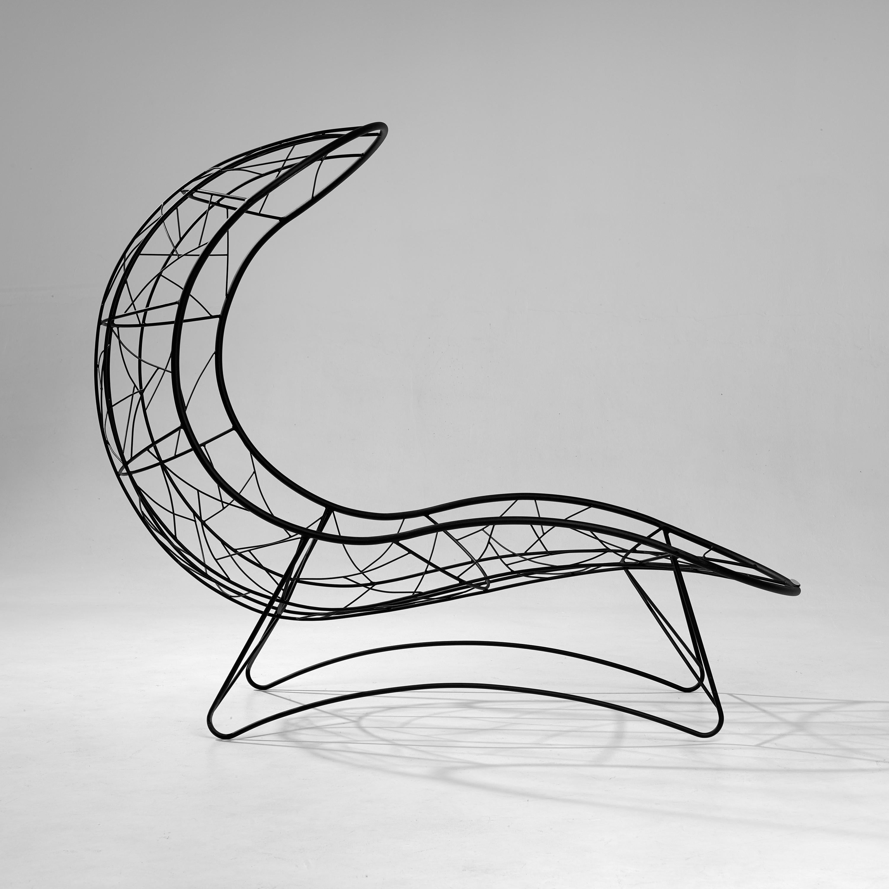 The Recliner lounger has elegantly curved lines & is sculptural and dynamic with a considered balance point.

Fluid & organic, it lends itself for use as a functional art piece with panoramic views of its surroundings. The nature inspired pattern