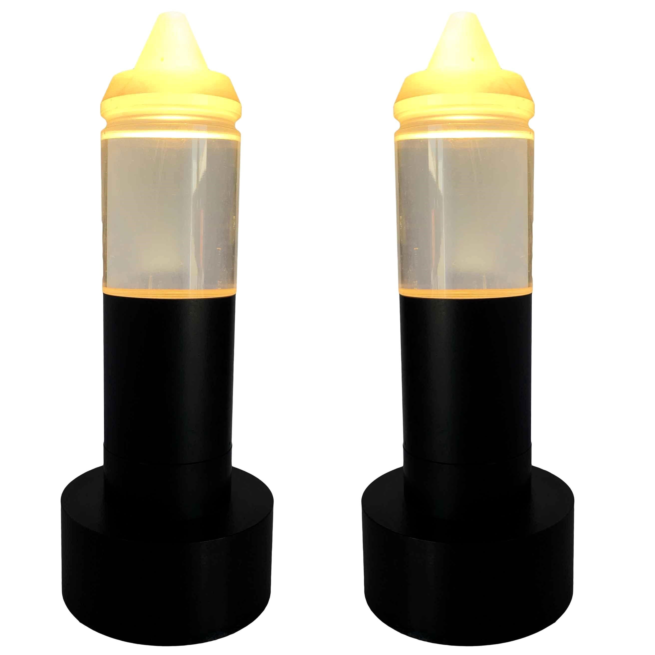 Lampe de table moderne en acier avec abat-jour en verre de forme conique:: paire