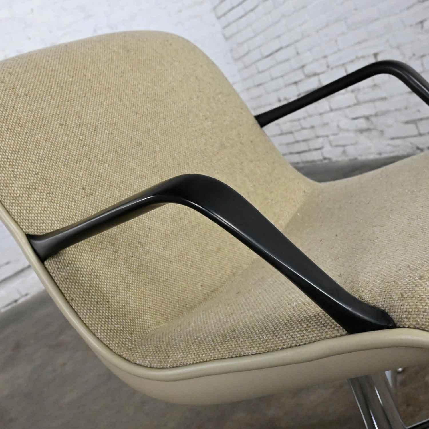 Steelcase Modern Steelcase n°451 5 chaises de bureau à base chromée style Charles Pollock Pr 5
