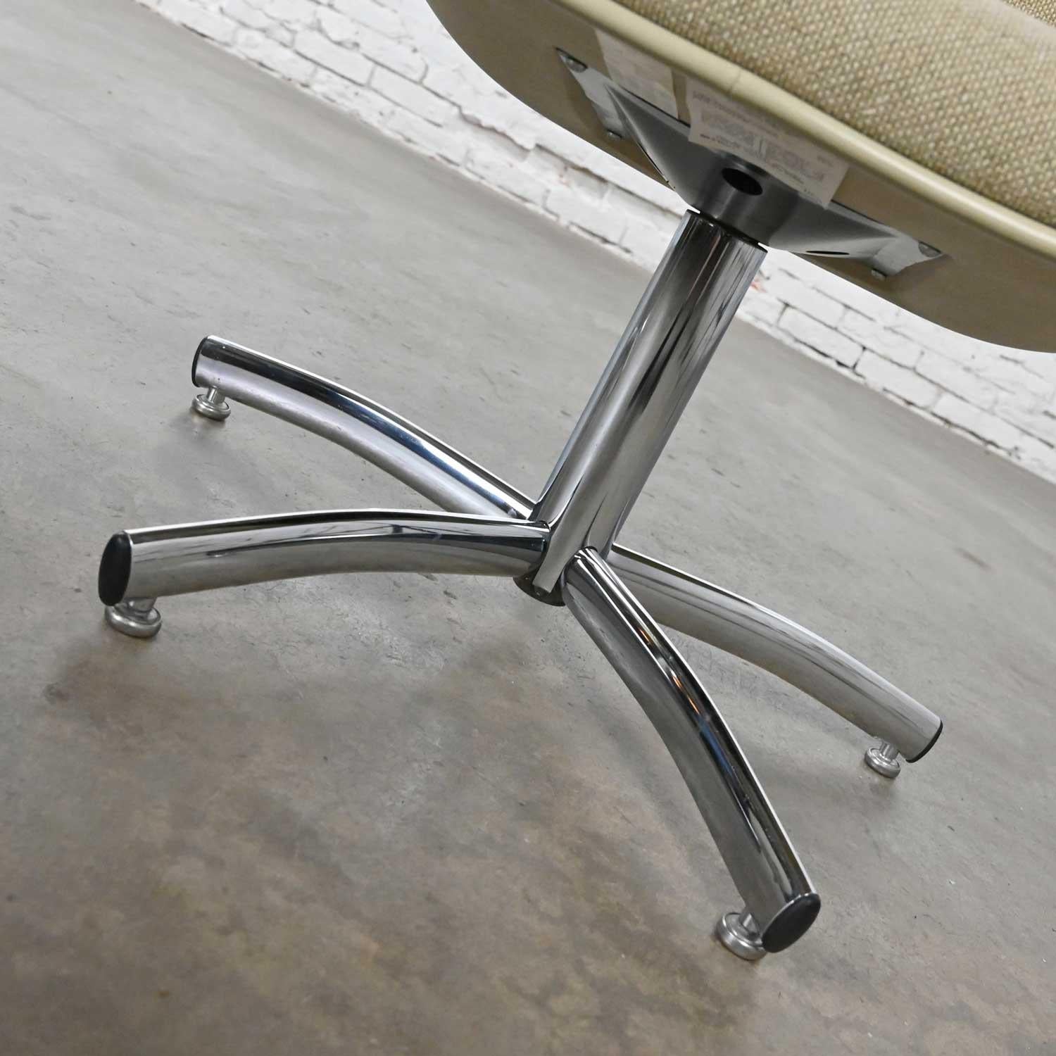 Steelcase Modern Steelcase n°451 5 chaises de bureau à base chromée style Charles Pollock Pr 8