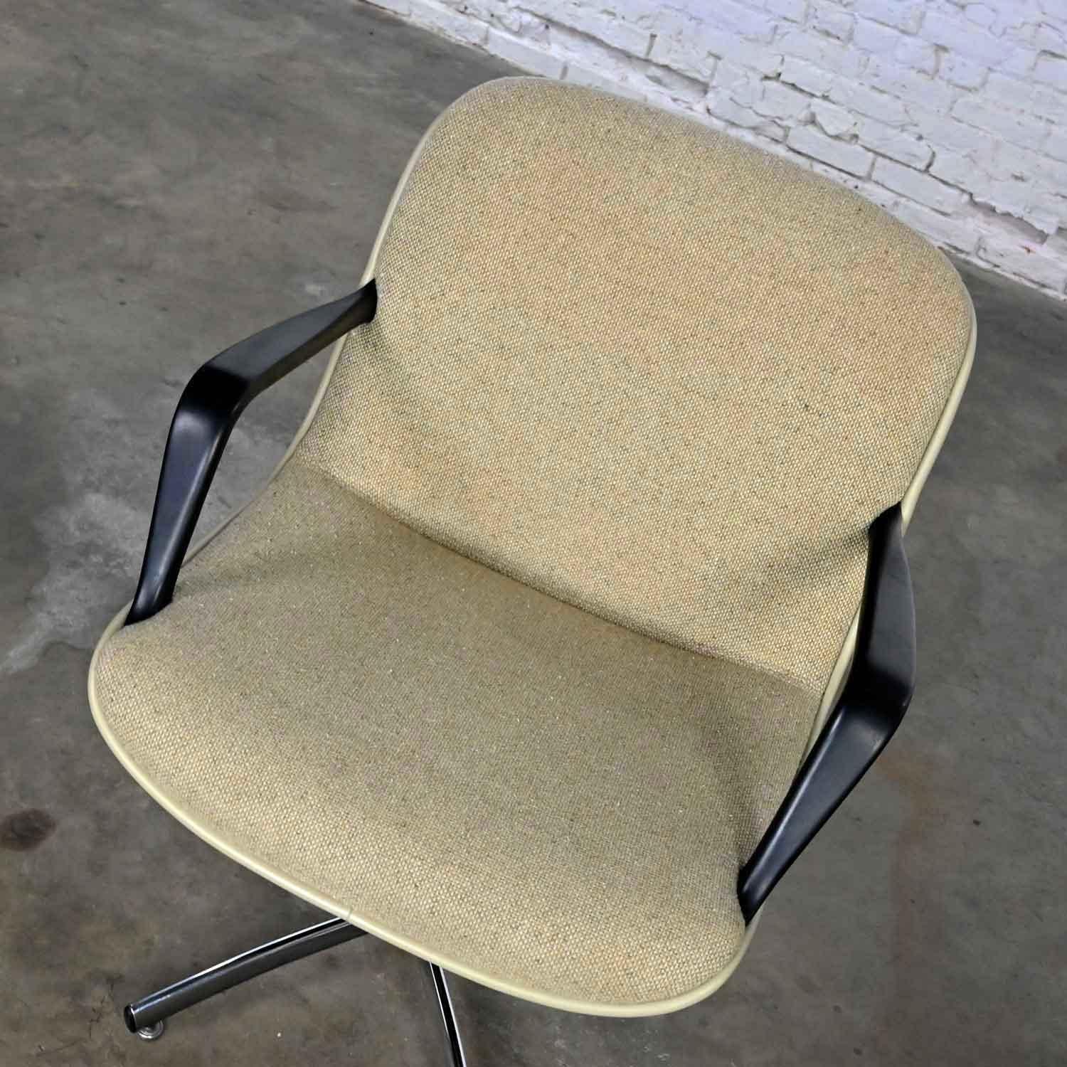 Steelcase Modern Steelcase n°451 5 chaises de bureau à base chromée style Charles Pollock Pr 9