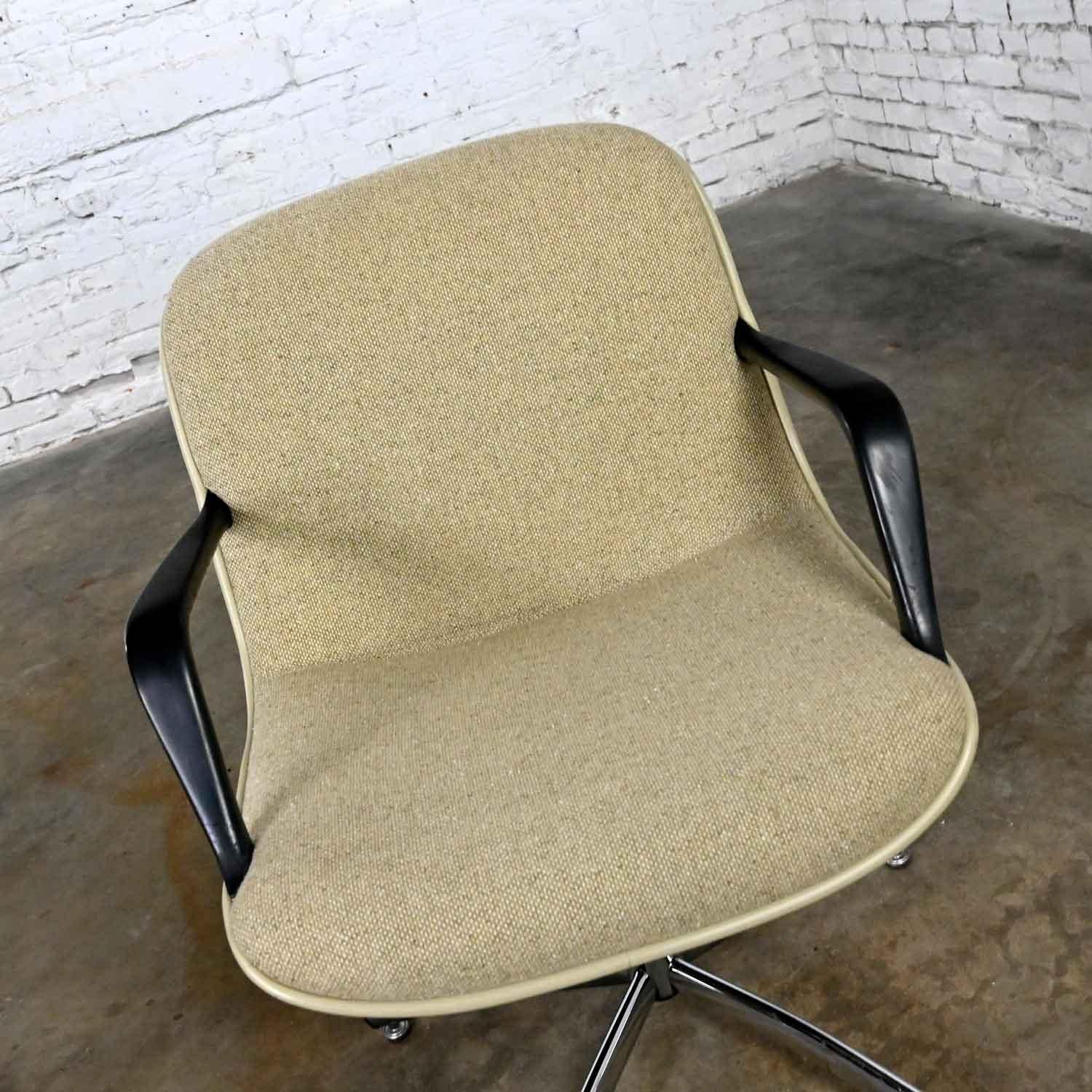 Steelcase Modern Steelcase n°451 5 chaises de bureau à base chromée style Charles Pollock Pr 10