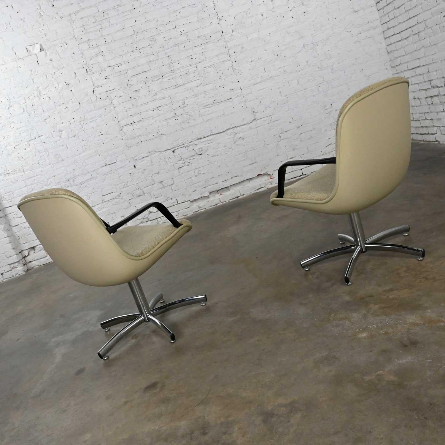 Tissu Steelcase Modern Steelcase n°451 5 chaises de bureau à base chromée style Charles Pollock Pr
