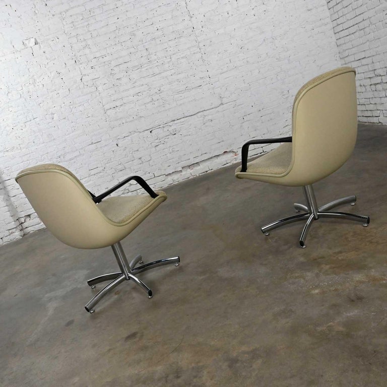 Modern Steelcase #451 5 Prong Chrome Base Office Chairs Style Charles Pollock Pr For Sale 1