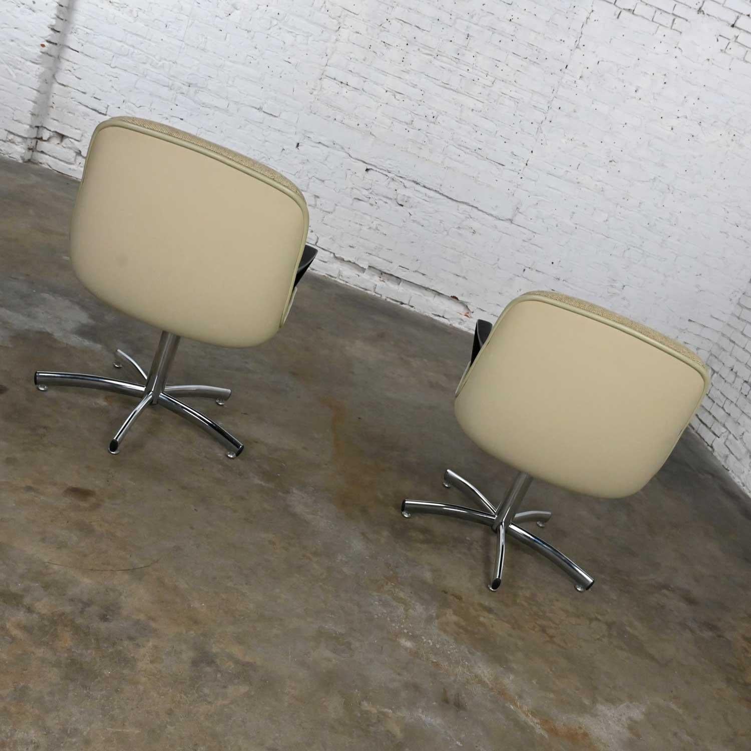 Steelcase Modern Steelcase n°451 5 chaises de bureau à base chromée style Charles Pollock Pr 1