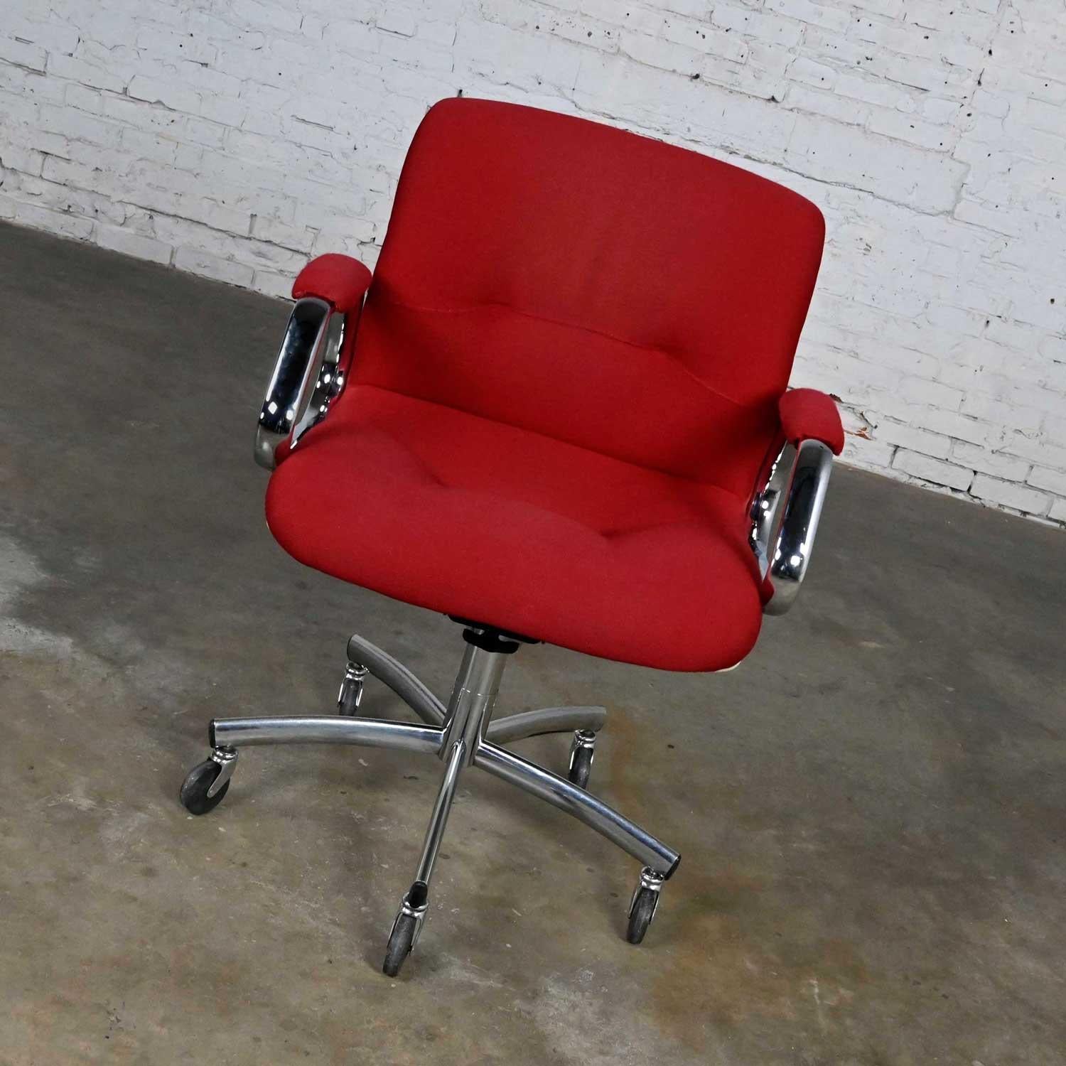 Modern Steelcase Chrome & Red Swivel Rolling Chair #454 Style Charles Pollock For Sale 1