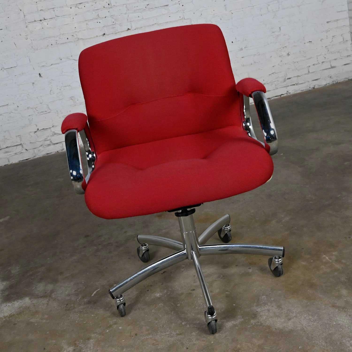 Lovely vintage modern Steelcase style #454 office chair with original red fabric, chrome arms, and chrome shaft with swivel & rolling 5 prong chrome base and created in the style of Charles Pollock for Knoll. Beautiful condition, keeping in mind