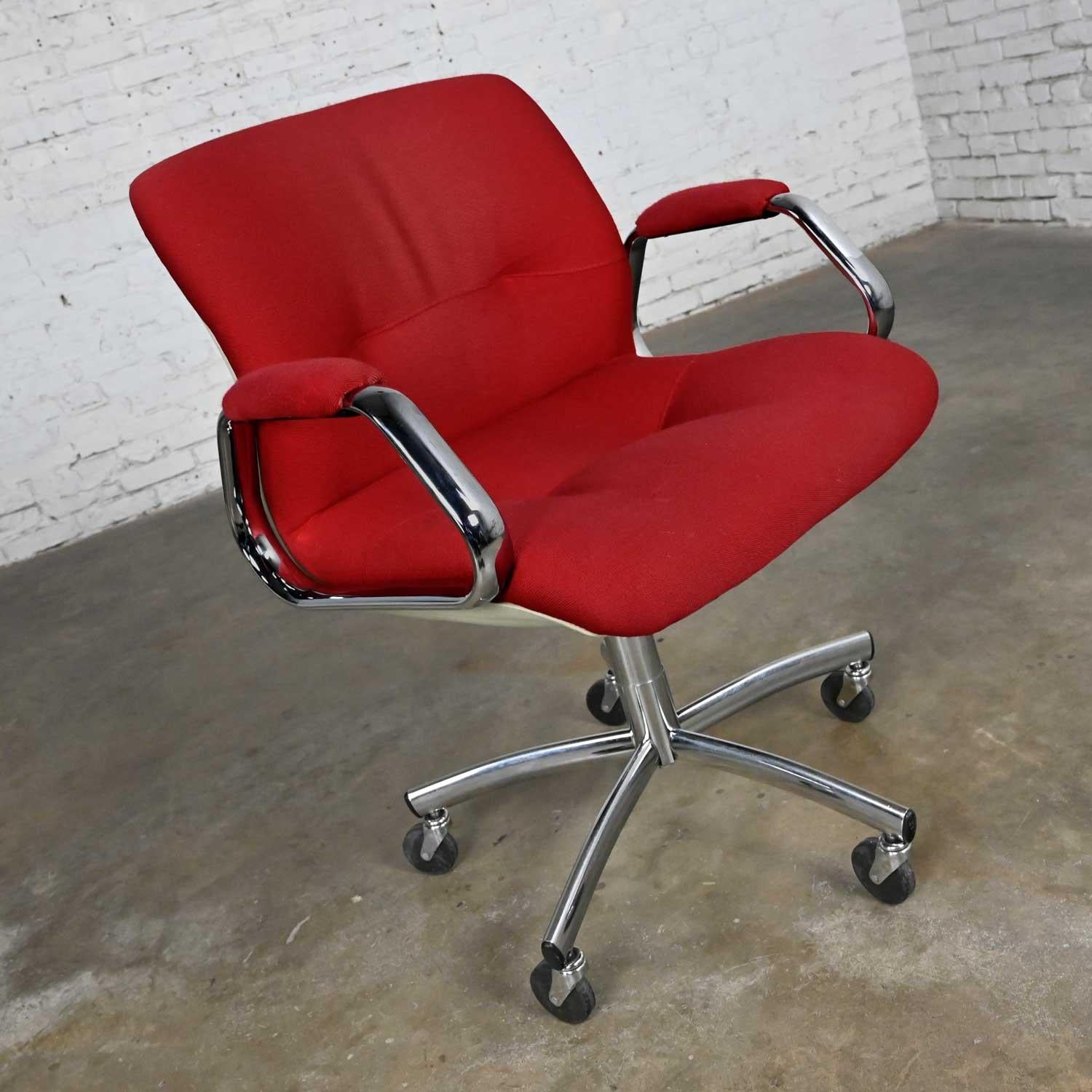 American Modern Steelcase Chrome & Red Swivel Rolling Chair #454 Style Charles Pollock For Sale