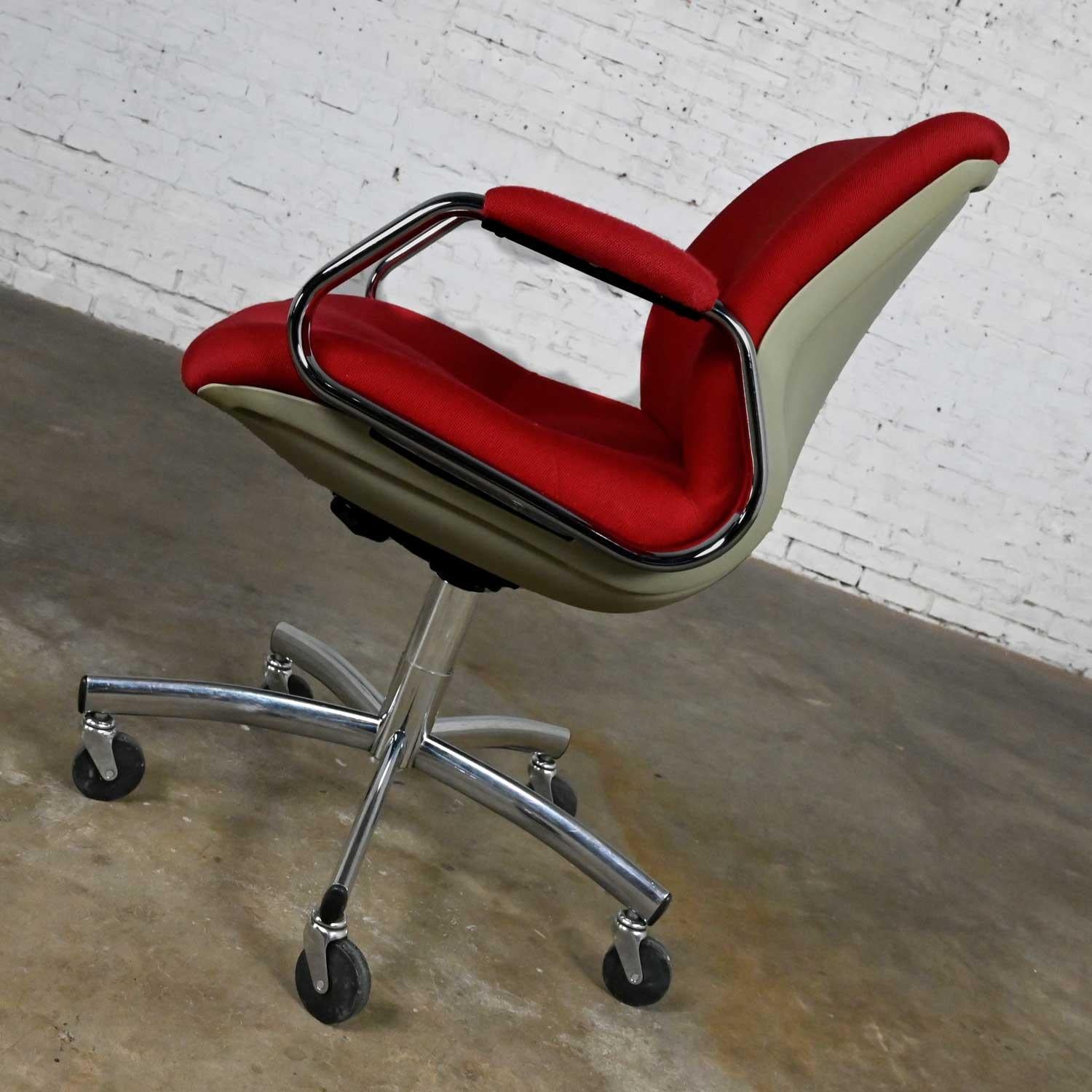 20th Century Modern Steelcase Chrome & Red Swivel Rolling Chair #454 Style Charles Pollock For Sale