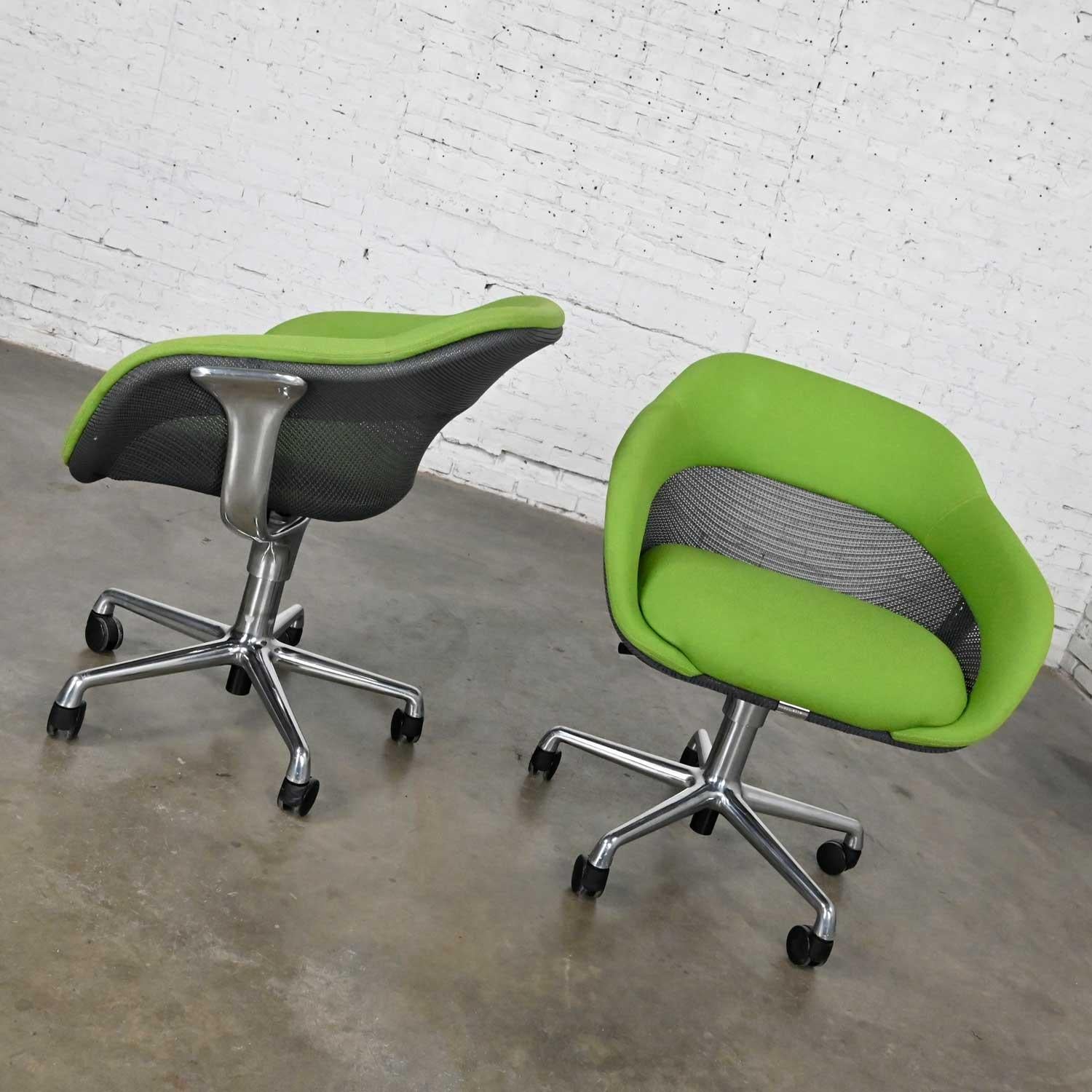 Modern Steelcase Green 5 Prong Chrome Rolling Base Coalesse Office Chairs a Pair In Good Condition In Topeka, KS