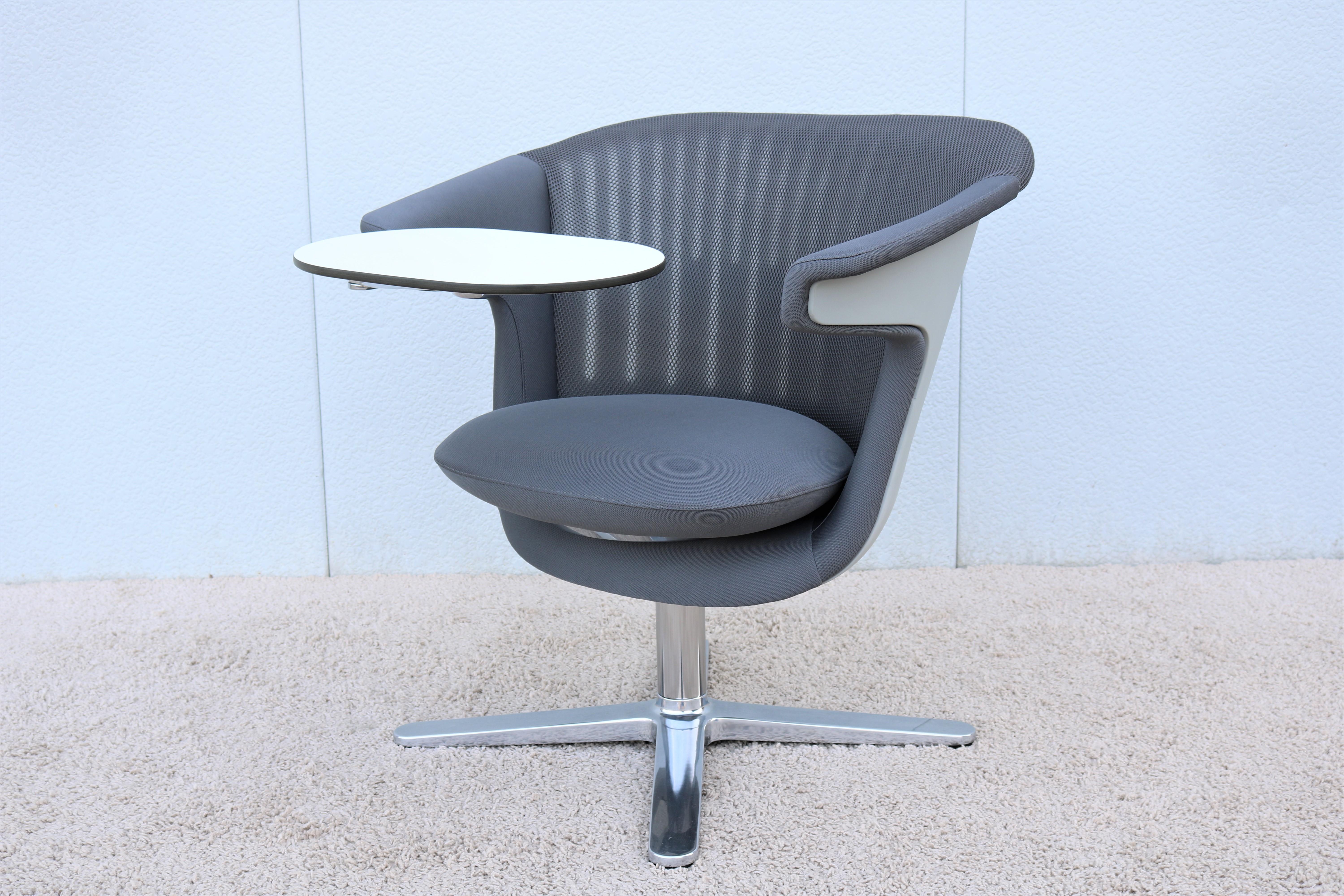 Moderne Chaise longue ergonomique pivotante double en graphite Steelcase i2i Collaborative de style moderne en vente