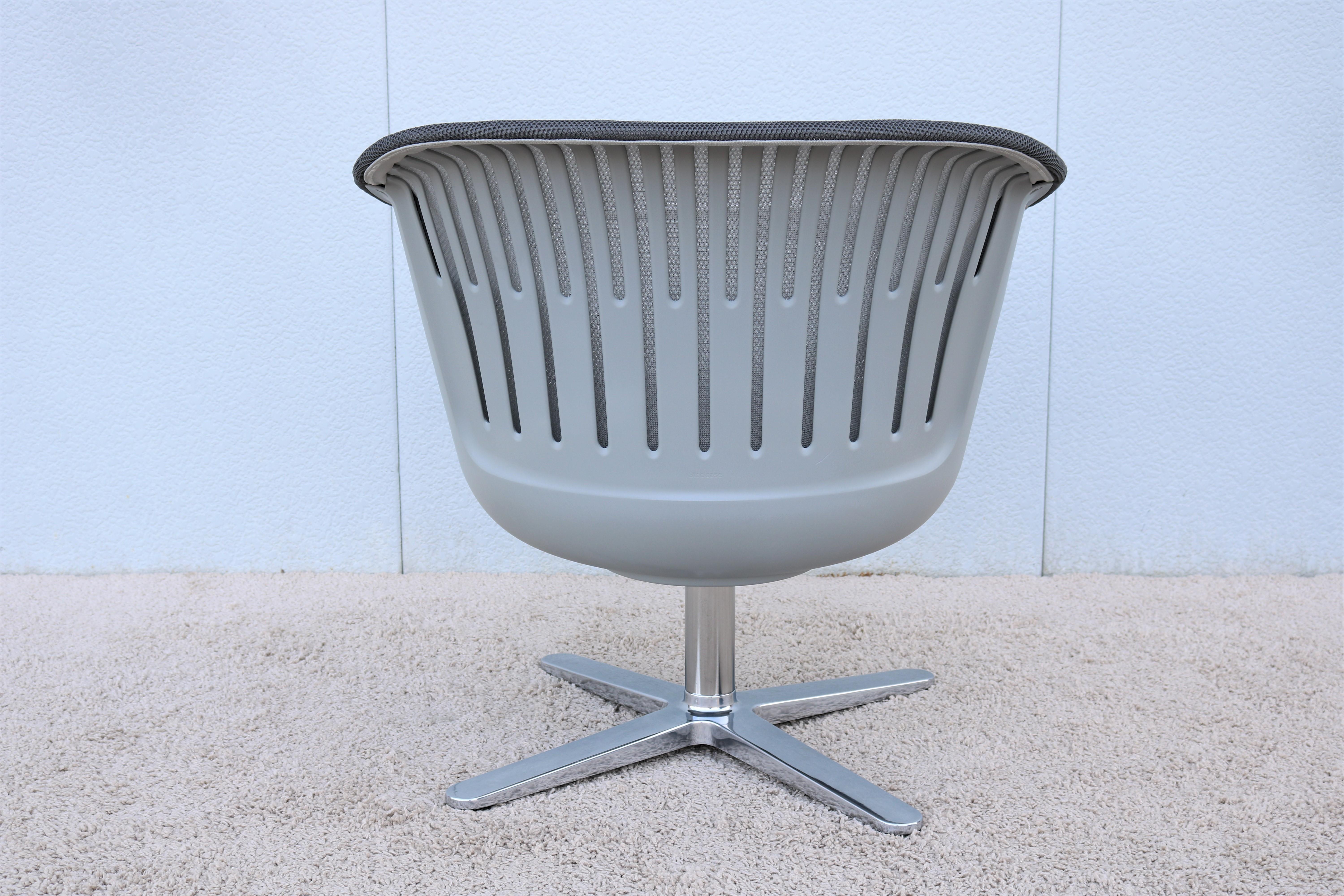 Polished Modern Steelcase i2i Collaborative Ergonomic Dual Swivel Graphite Lounge Chair For Sale
