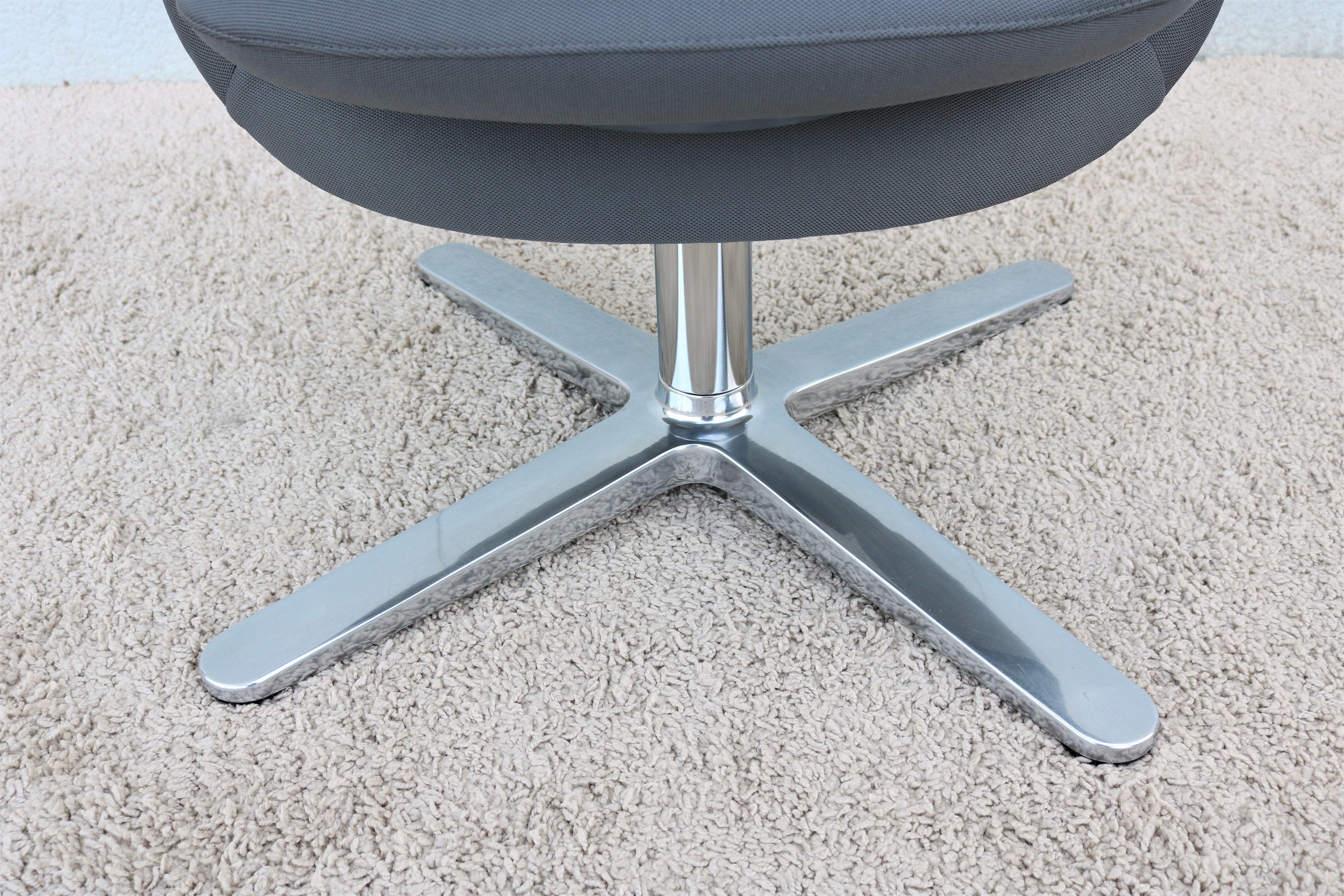 Contemporary Modern Steelcase i2i Collaborative Ergonomic Dual Swivel Graphite Lounge Chair For Sale