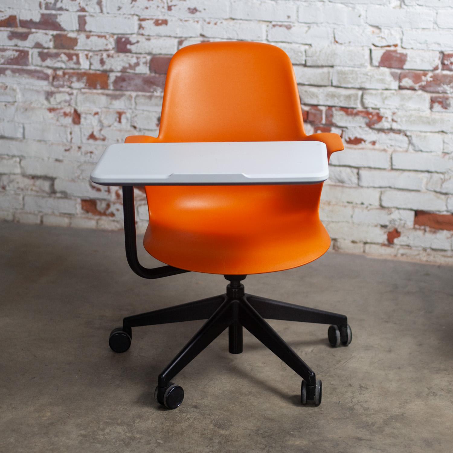 Silla de trabajo moderna Steelcase Orange Node con superficie de trabajo y base de 5 patas en venta 9