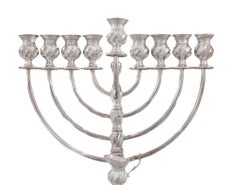 Menorah moderna in argento