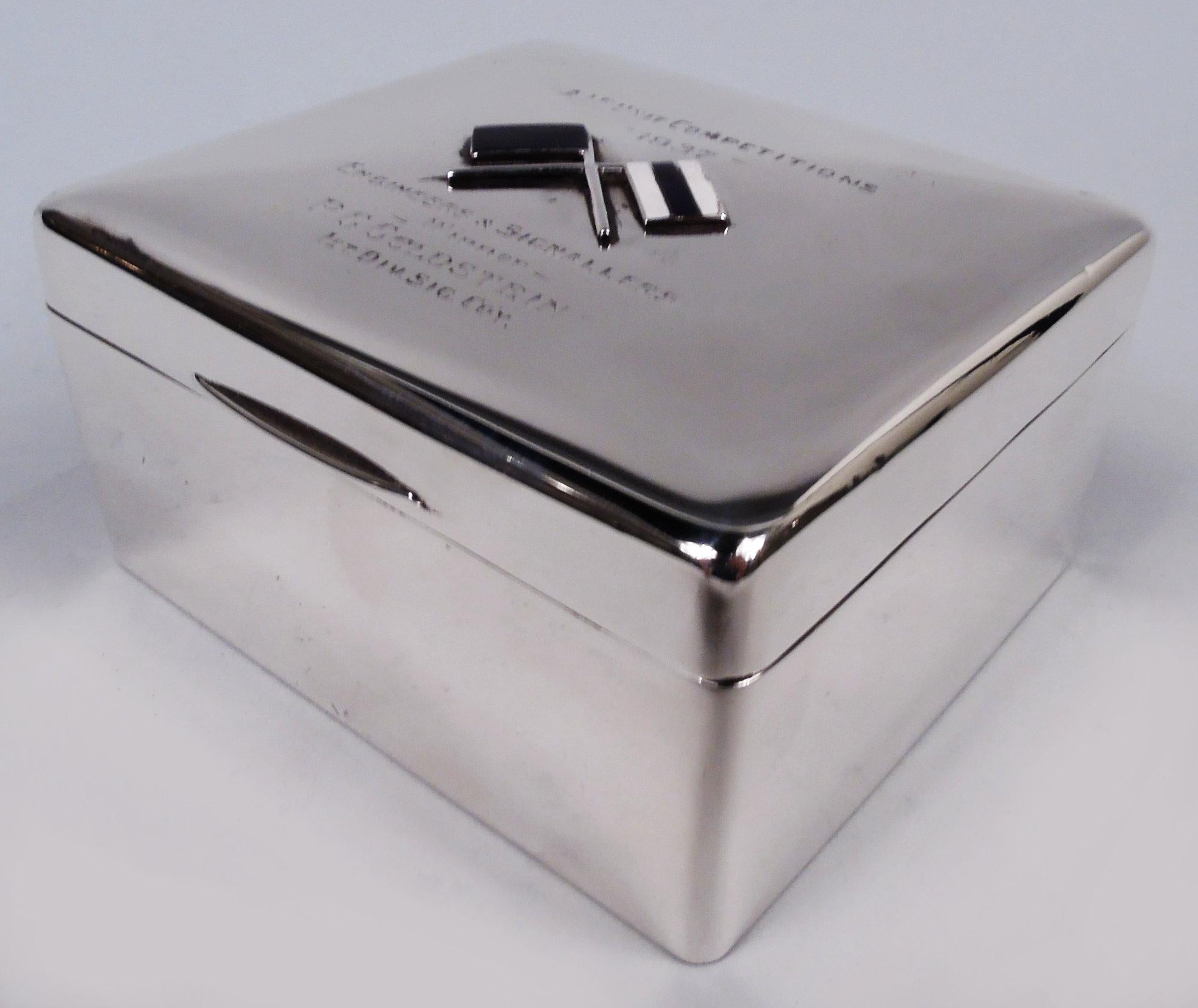 Caja moderna de plata de ley con la Asociación de la Fuerza Imperial Australiana de 1930 Moderno en venta