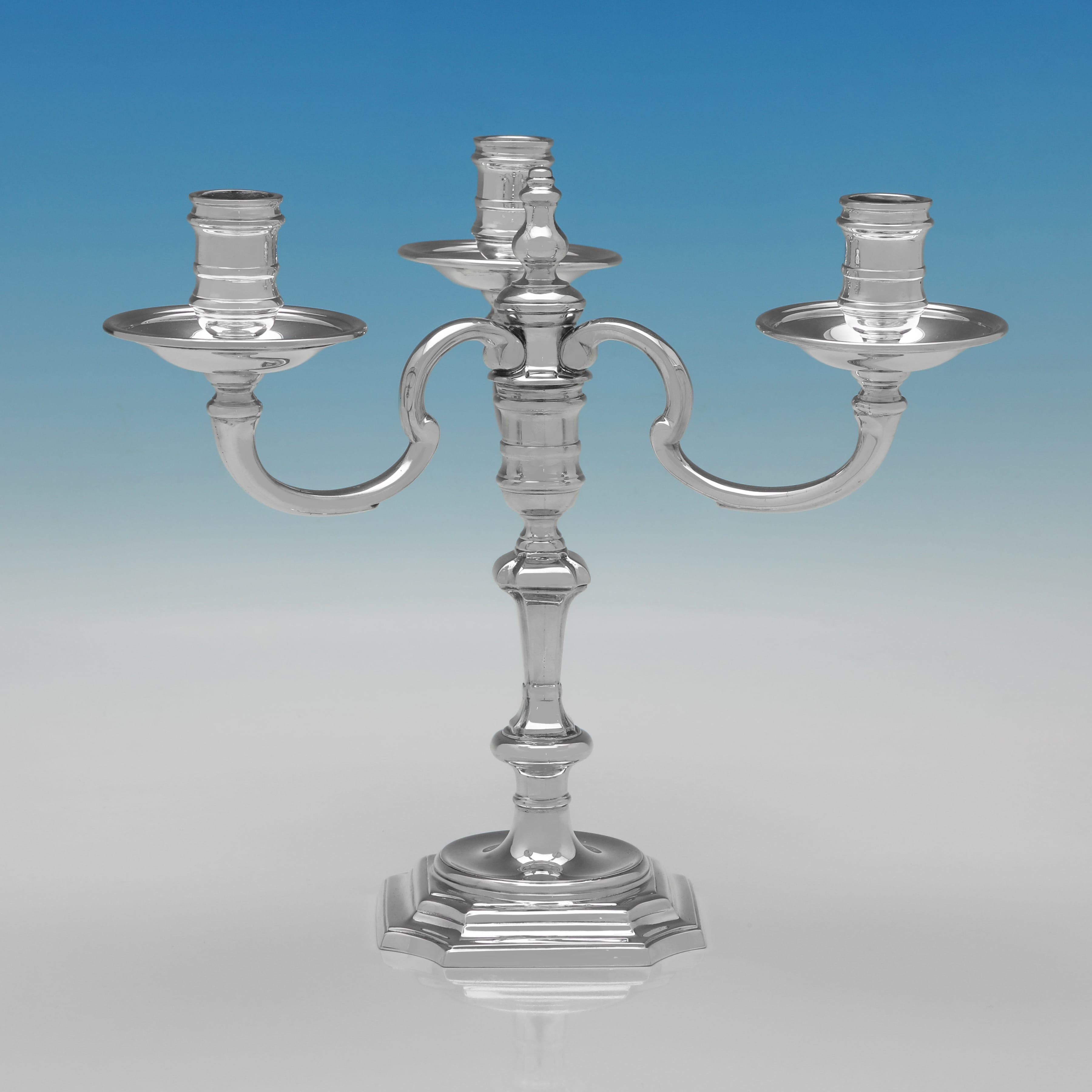 Mid-Century moderno Candelabro moderno in argento Sterling di J. B. Chatterley, Birmingham 1973 56,1 toz in vendita
