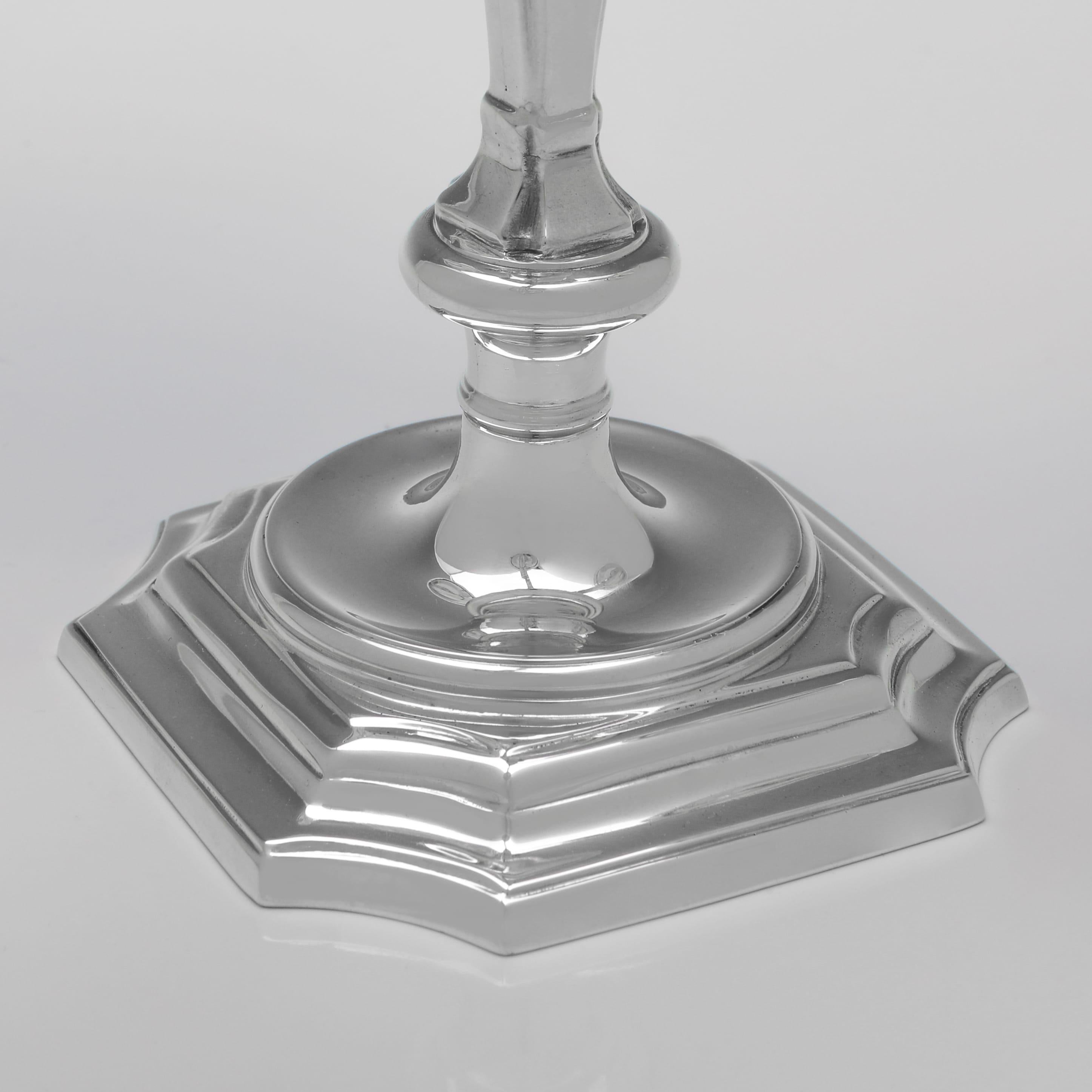 Fine XX secolo Candelabro moderno in argento Sterling di J. B. Chatterley, Birmingham 1973 56,1 toz in vendita