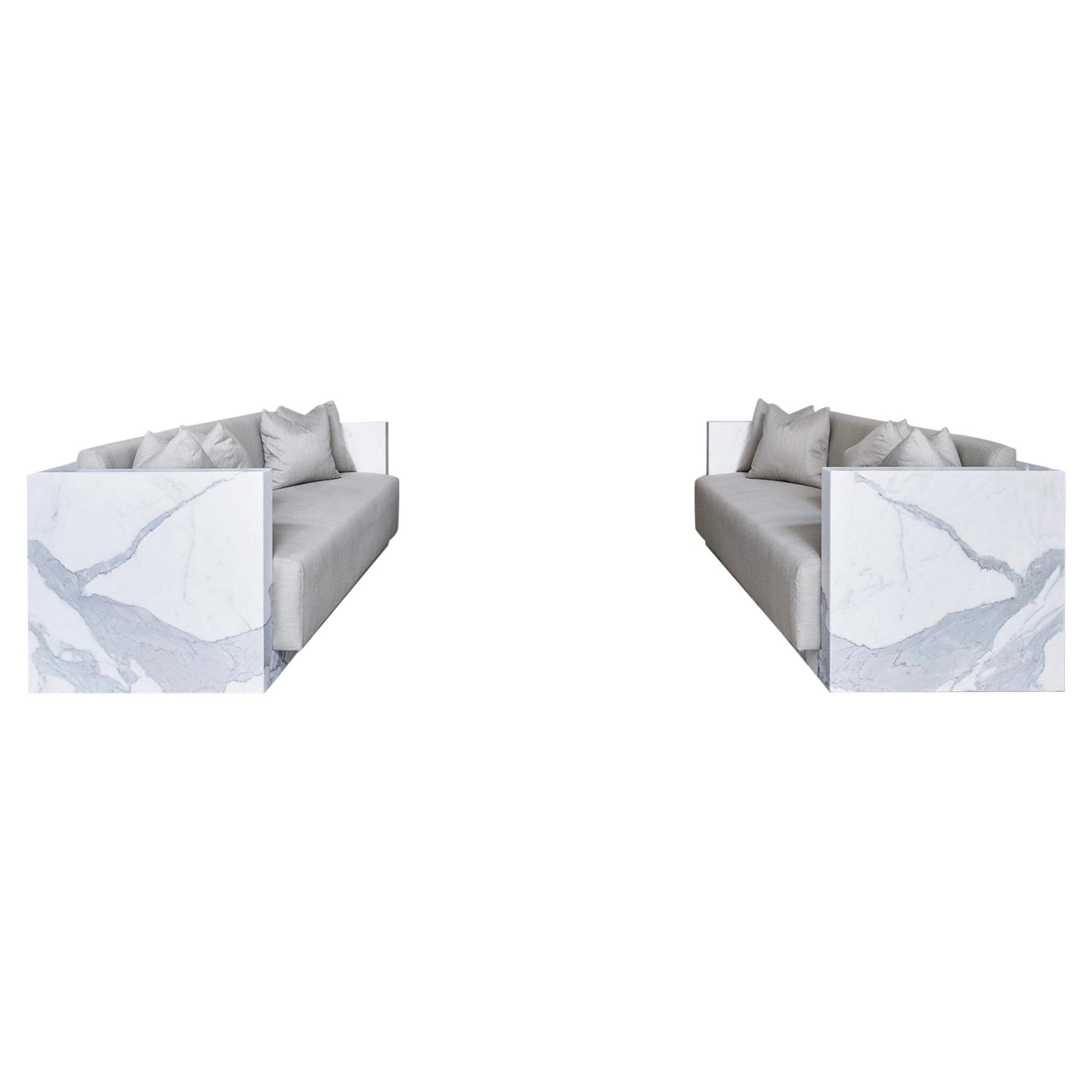 Sofá moderno revestido de piedra