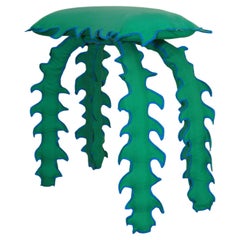 Tabouret moderne en coton Greene & Greene avec forme biomorphique à pointes, cousu à la main par ESTO