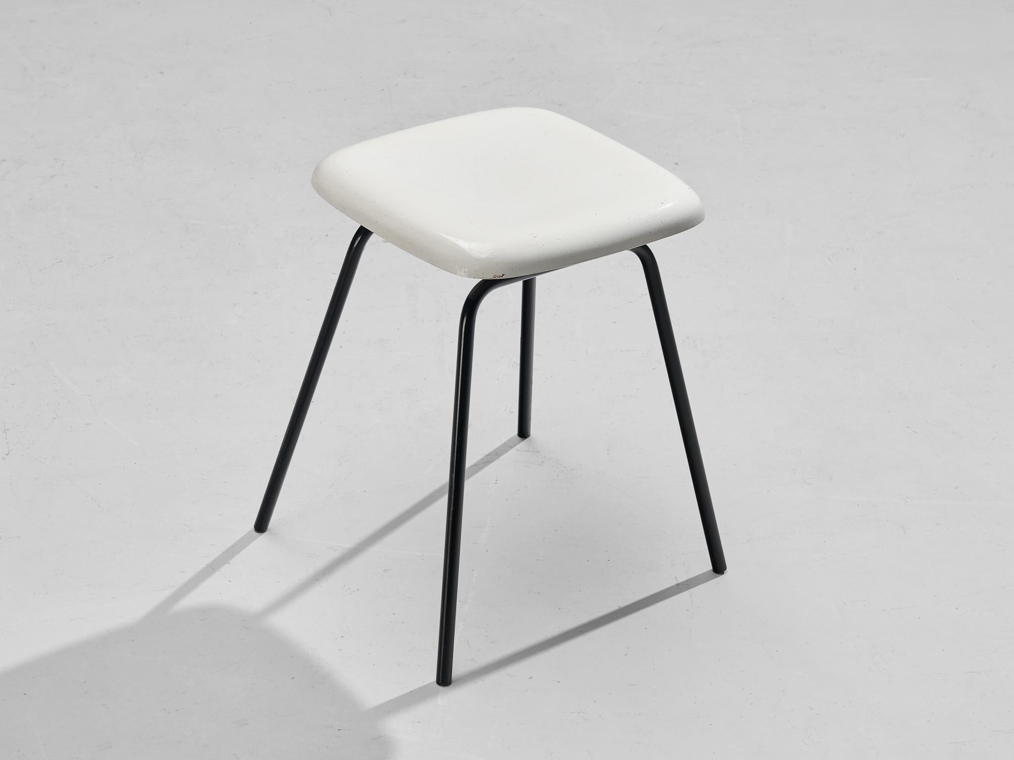 Modern Stools in White Fiberglass and Black Coated Steel For Sale 1