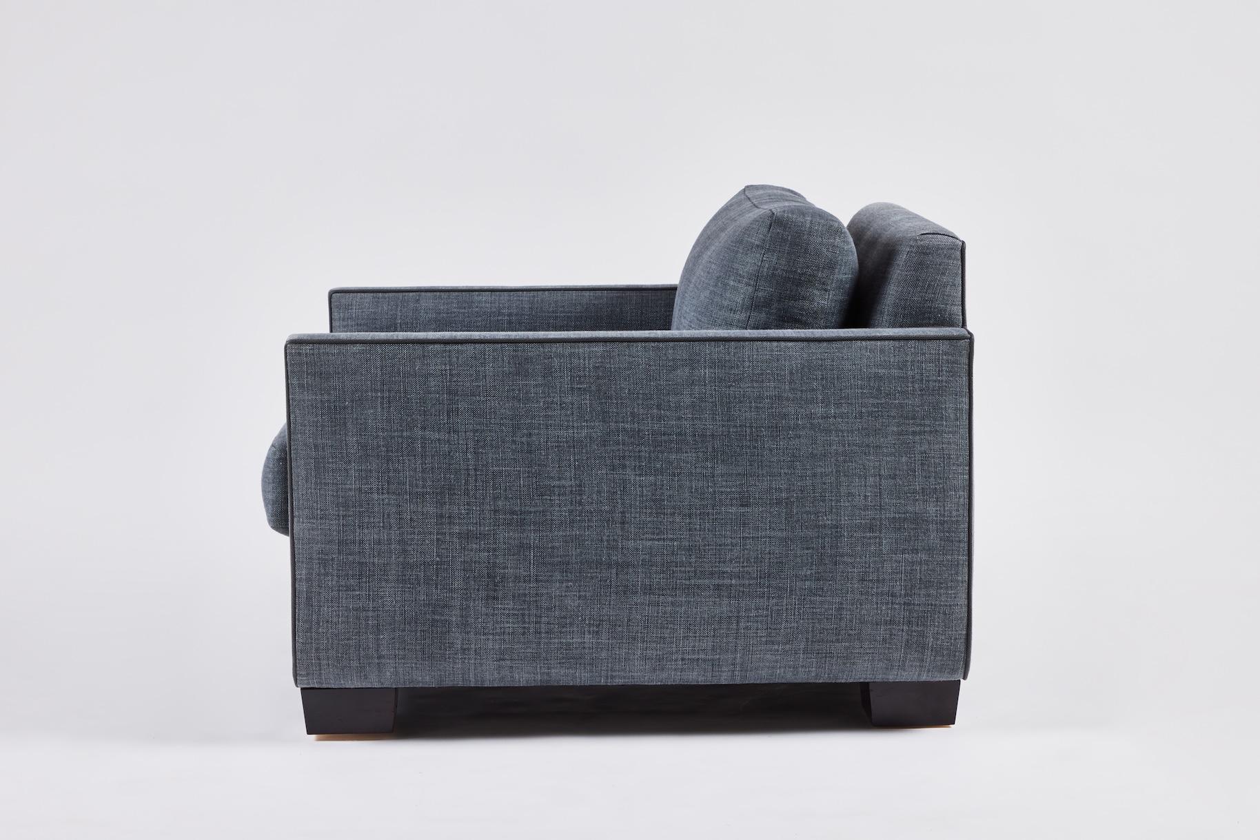 Americano Sedia da salotto moderna Streamline Martin Harrison con dettagli curvi di Martin and Brockett in vendita