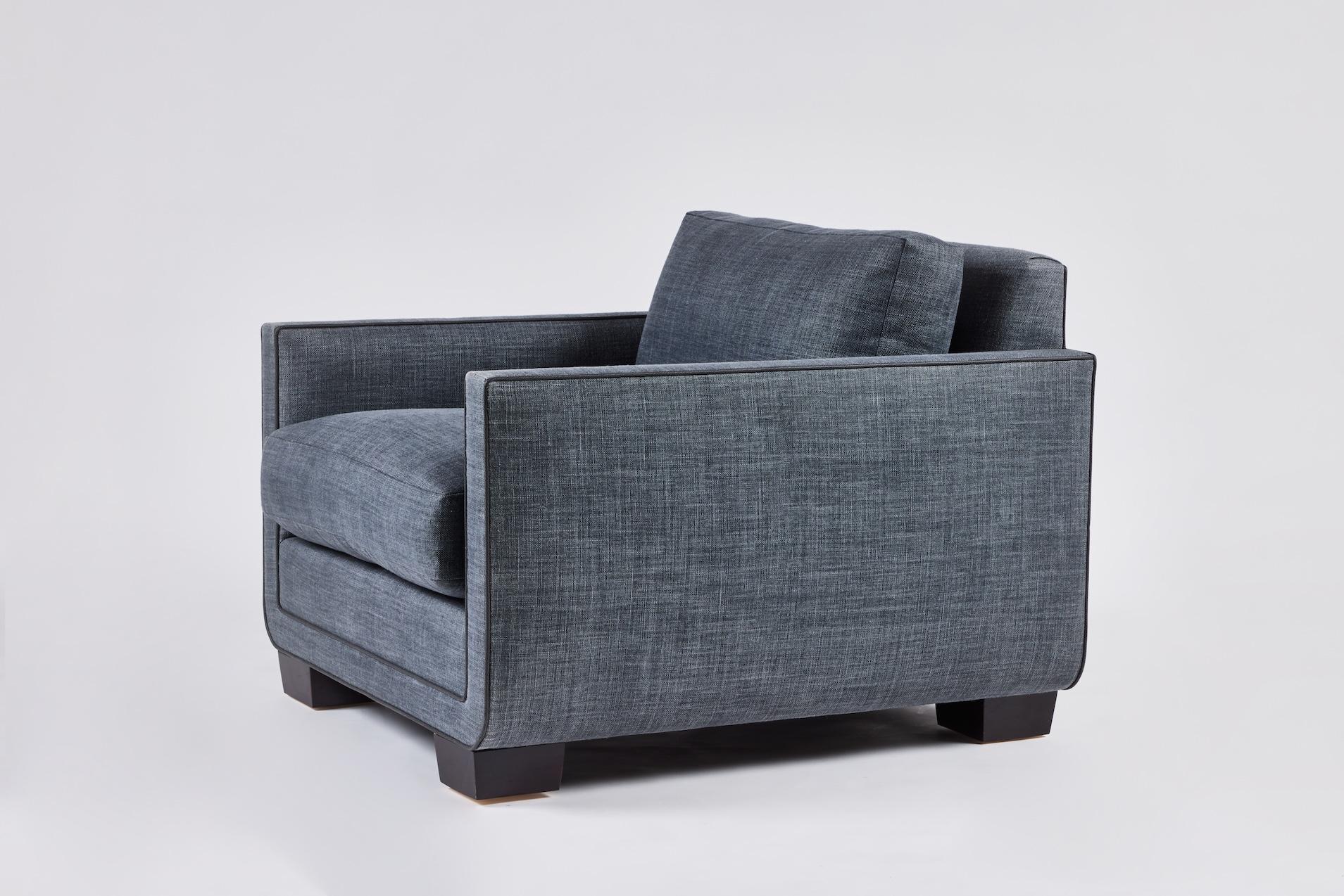 Sedia da salotto moderna Streamline Martin Harrison con dettagli curvi di Martin and Brockett In condizioni Nuovo in vendita a Los Angeles, CA