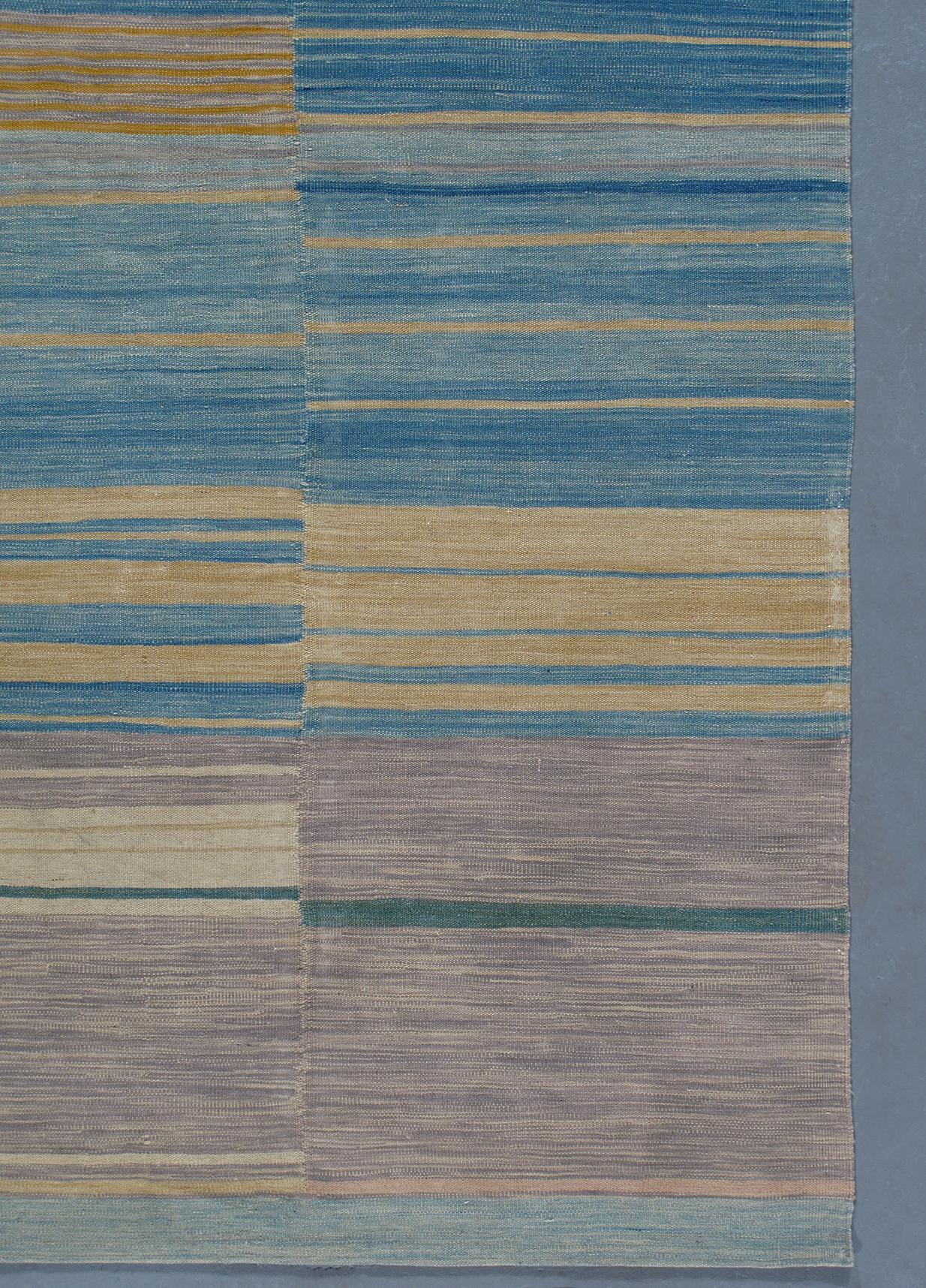 Modern Stripe Flatweave Rug In New Condition In New York, NY