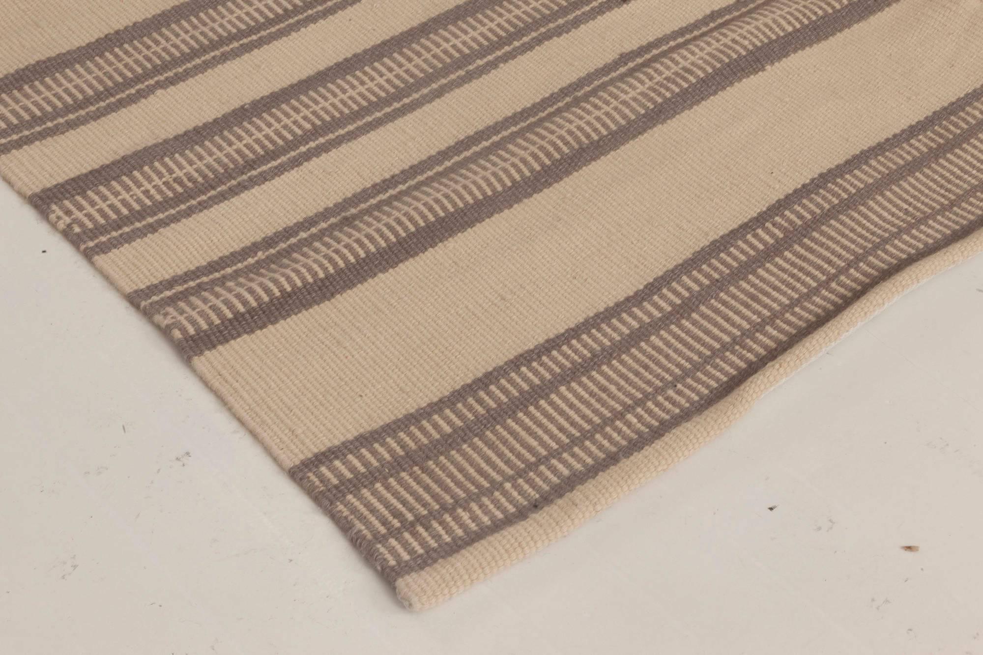 Tissé à la main Tapis moderne en laine rayé beige et marron fait à la main par Doris Leslie Blau en vente