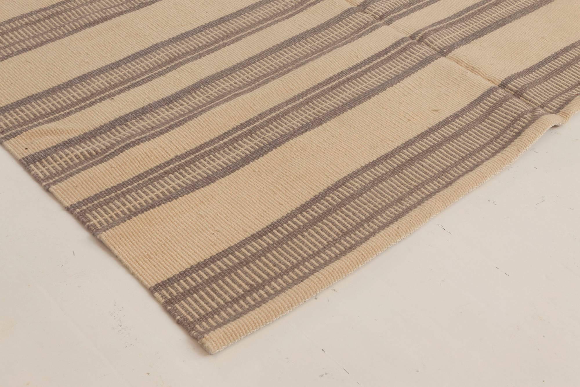 Tapis moderne en laine rayé beige et marron fait à la main par Doris Leslie Blau Neuf - En vente à New York, NY