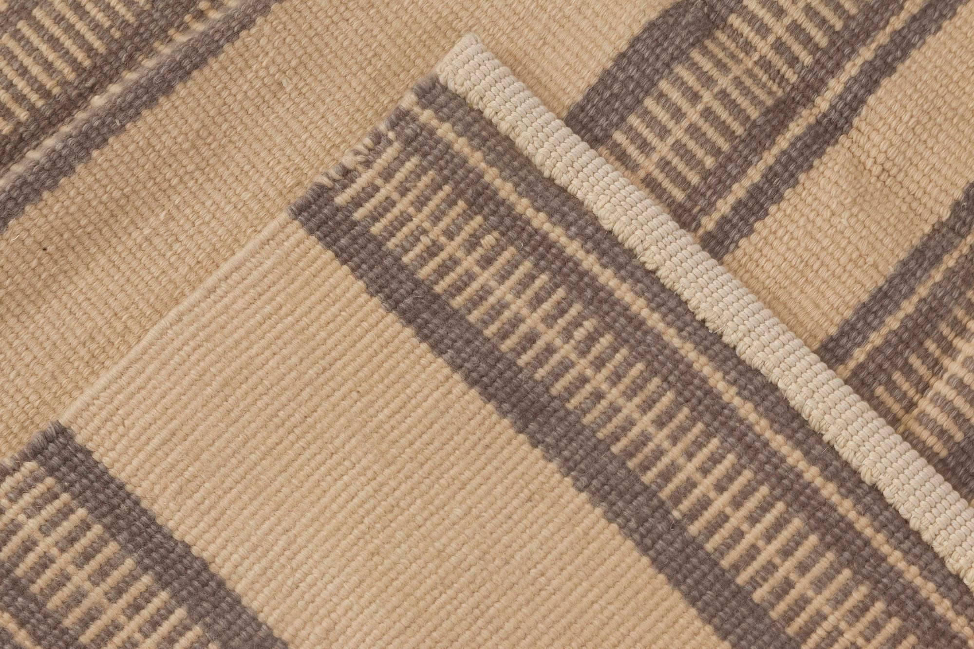 XXIe siècle et contemporain Tapis moderne en laine rayé beige et marron fait à la main par Doris Leslie Blau en vente