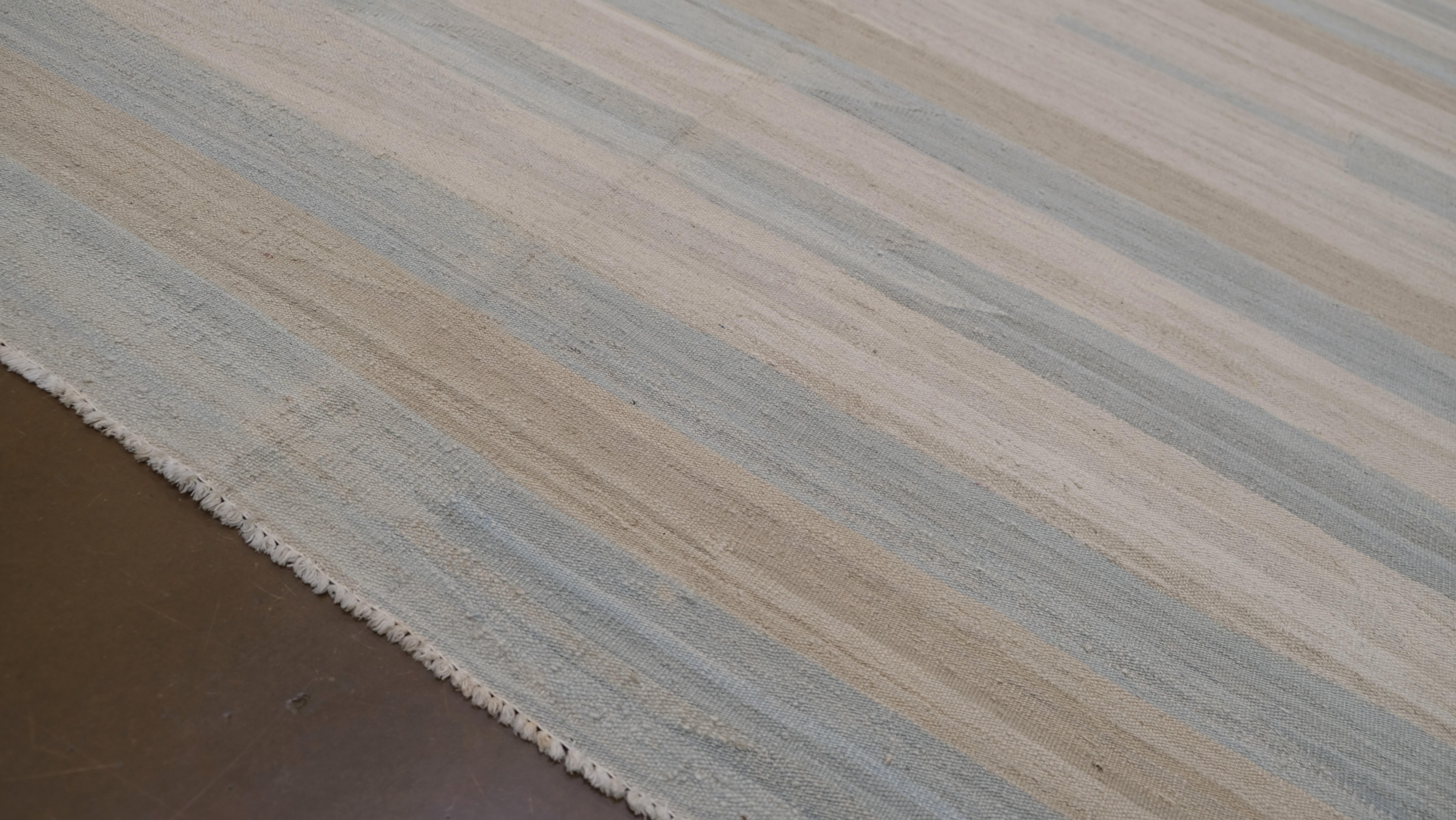 Moderne Kilim moderne rayé beige et ivoire à motif dégradé 8'8''x12'1'' en vente