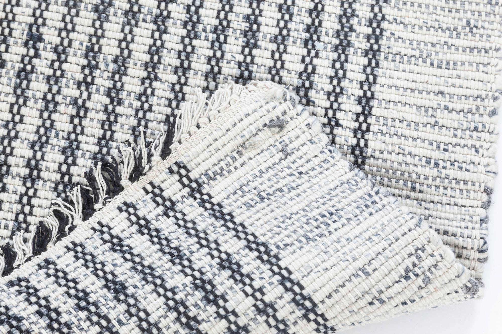 Tissé à la main Tapis de couloir moderne en laine à rayures grises et blanches tissées à plat de Doris Leslie Blau en vente