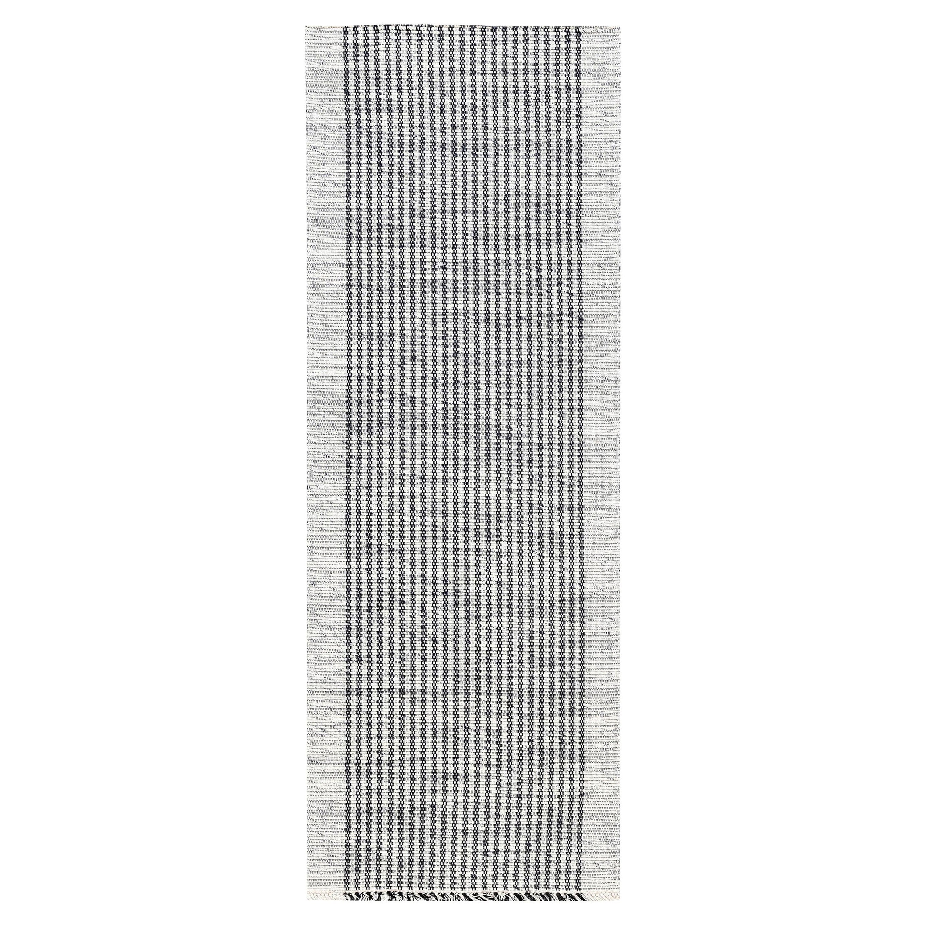 Moderner gestreifter Flachgewebeteppich-Läufer aus grauer und weißer Wolle von Doris Leslie Blau