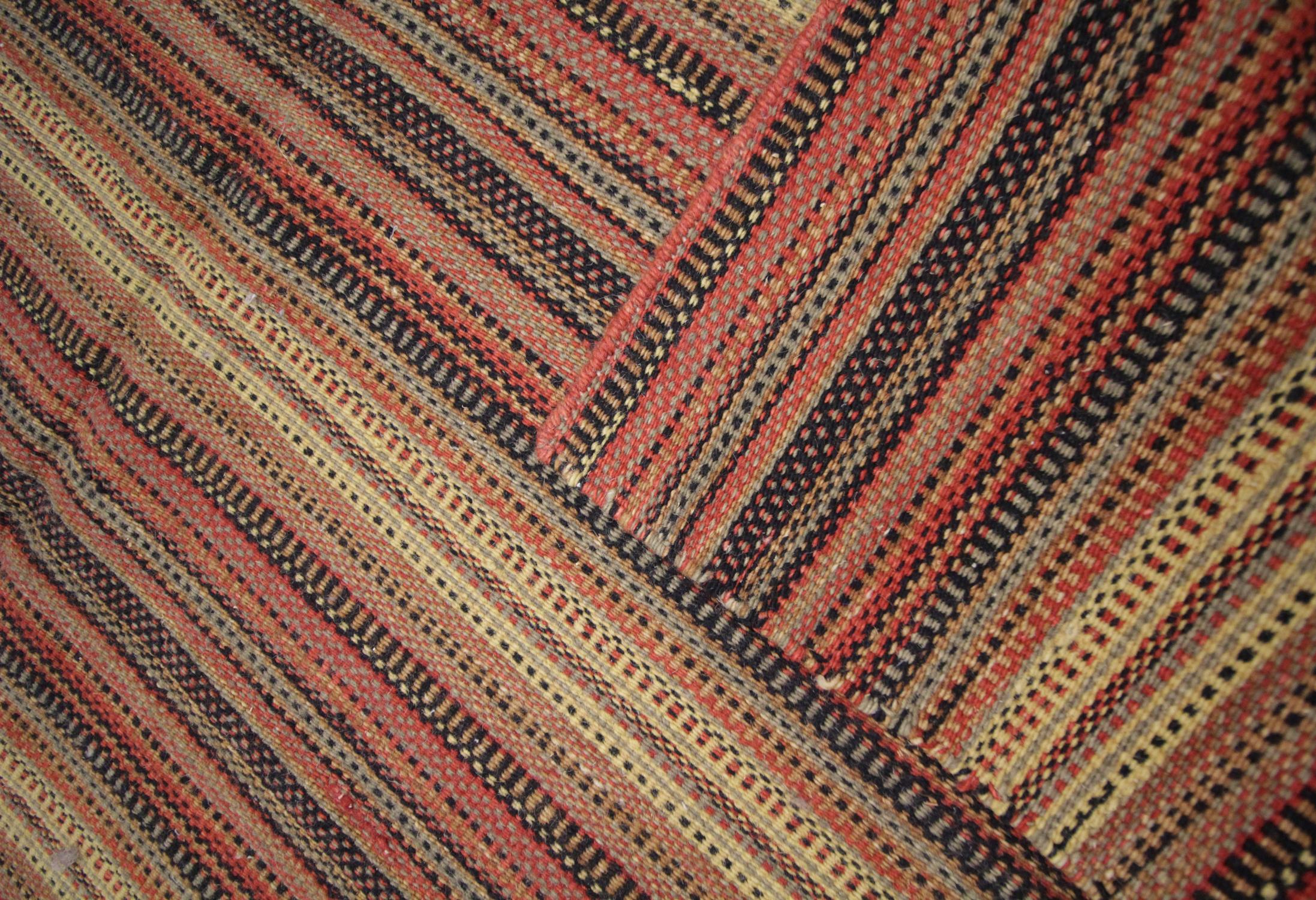 Cinese Tappeto moderno a strisce Kilims Area Rug Tappeto rosso in lana Kilim Tappeto piatto in lana in vendita
