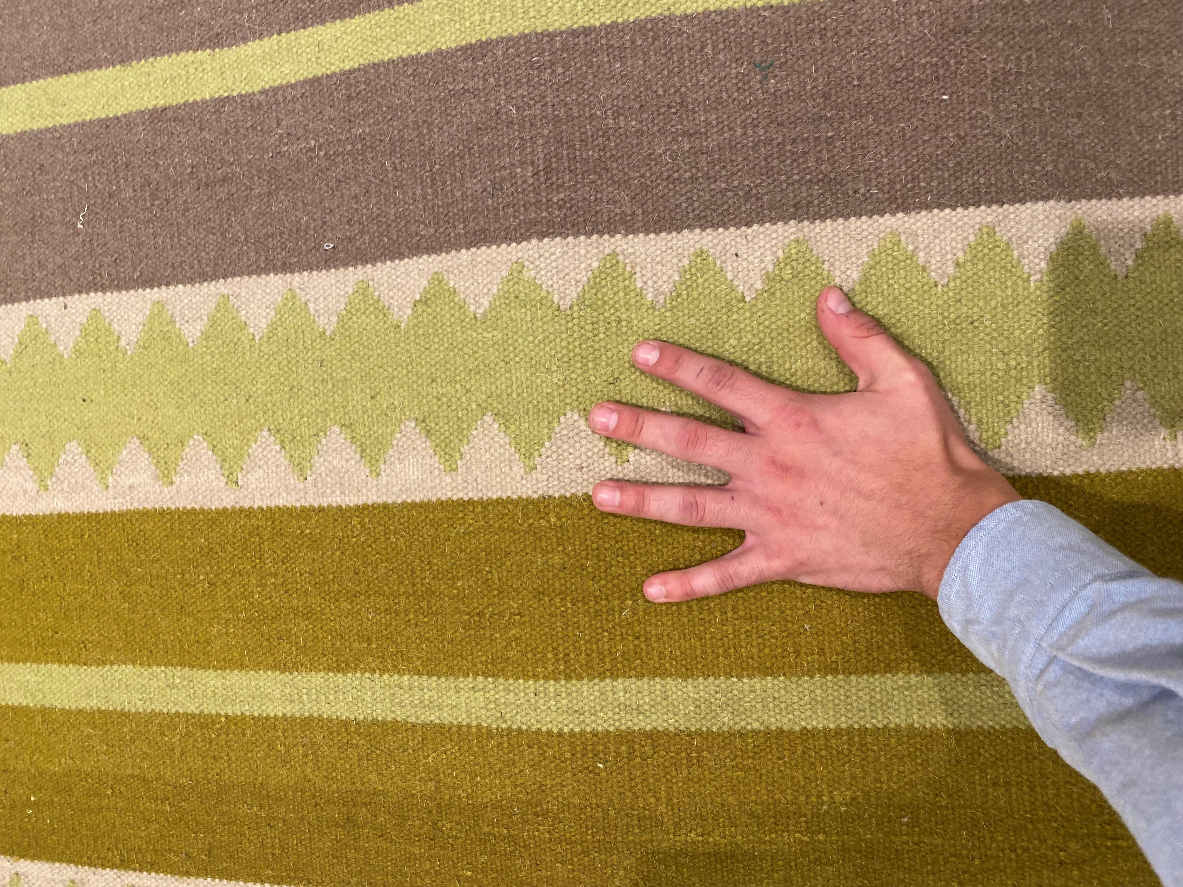 Tapis moderne en laine rayé vert Sundance fait à la main par Doris Leslie Blau Neuf - En vente à New York, NY